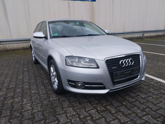 Audi A3 Sportback 2.0 TDI Ambiente quattro, AHK,Neu T