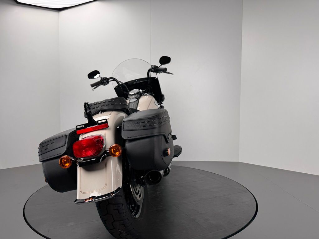 Fahrzeugabbildung Harley-Davidson SOFTAIL HERITAGE CLASSIC *JEKILL&HYDE *NEUWERTIG