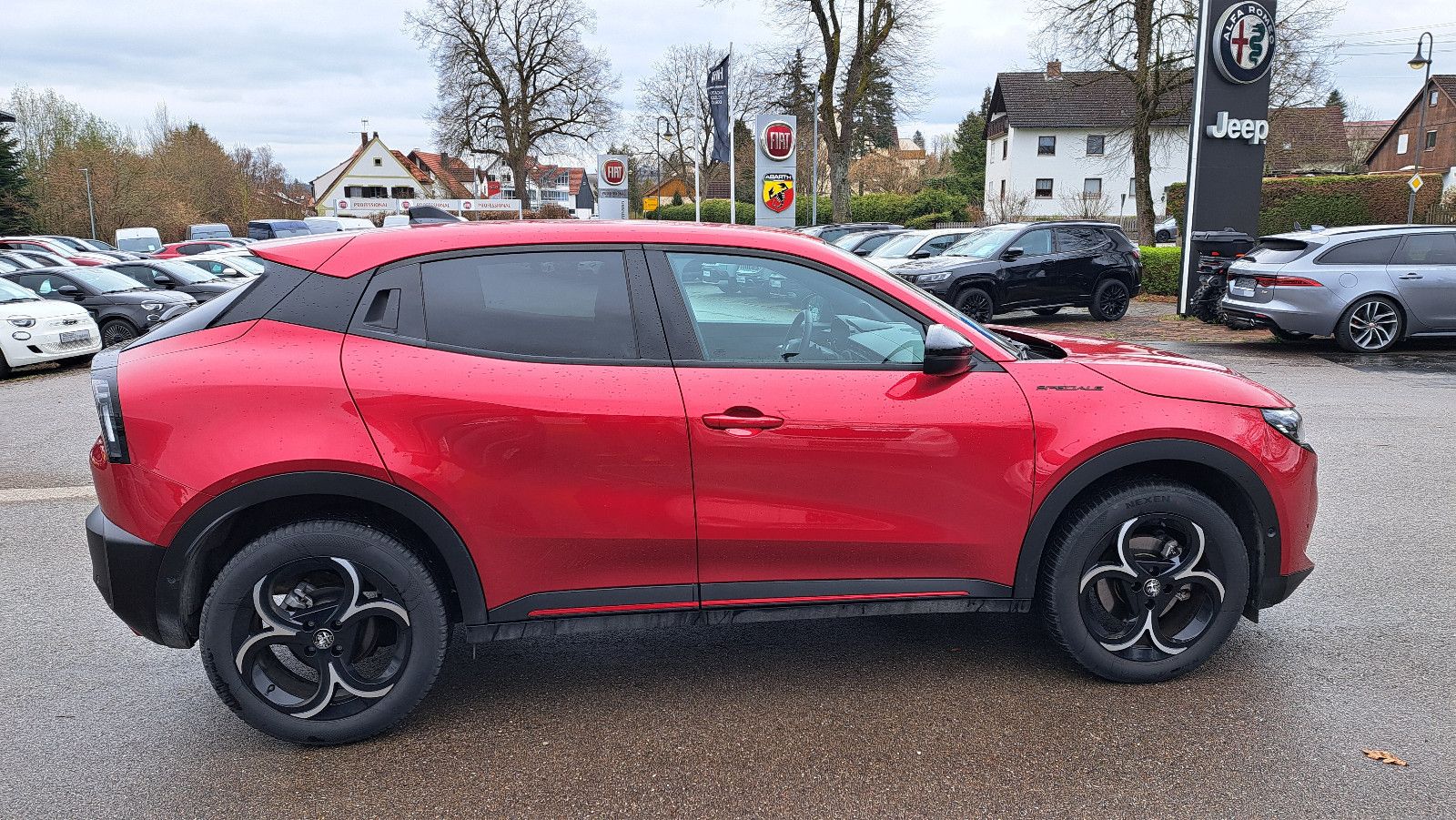 Fahrzeugabbildung Alfa Romeo Junior Ibrida 1.2 VGT 48V-Hybrid 107 kW Speciale