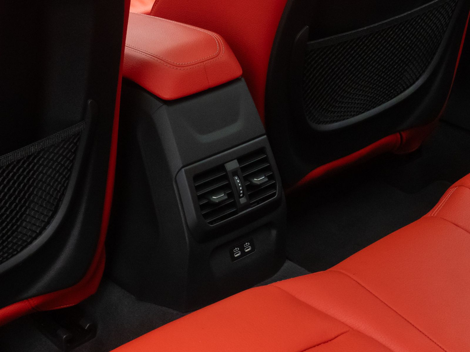 Fahrzeugabbildung BMW 120i M Sport Komfort DAB HiFi Panorama Leder 19"