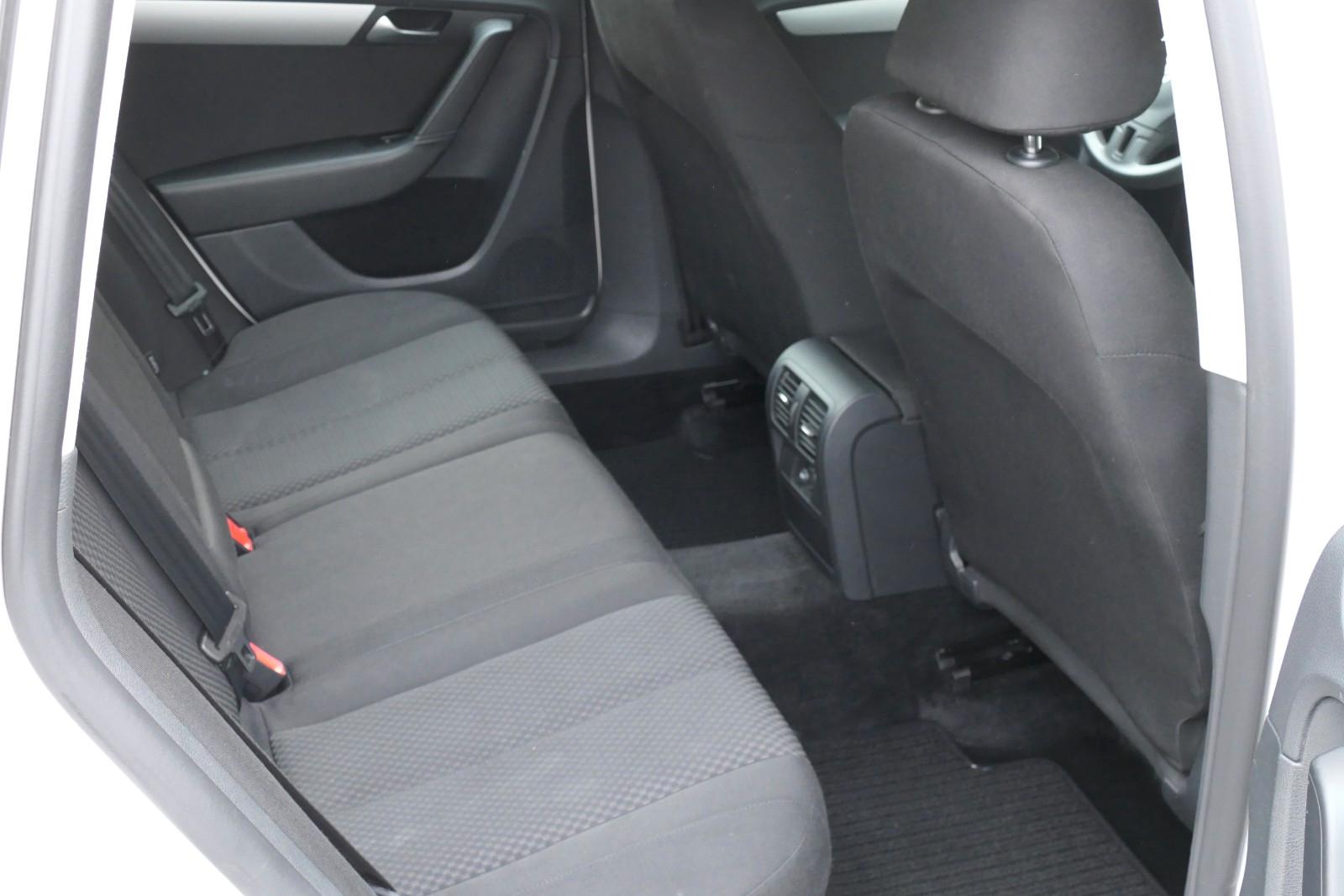 Volkswagen Passat 2012 — photo 15