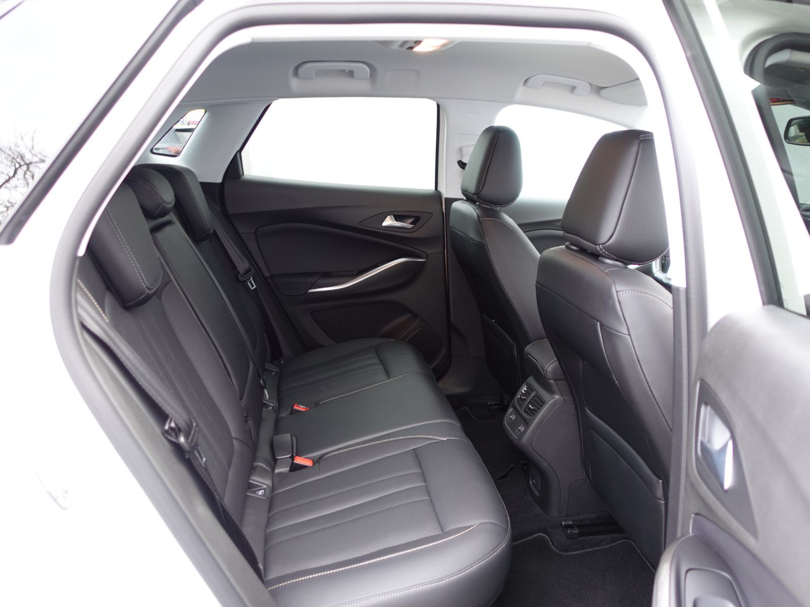 Fahrzeugabbildung Opel Grandland 1.2T AUTOMATIK,Matrix,AHK,Navi,Leder