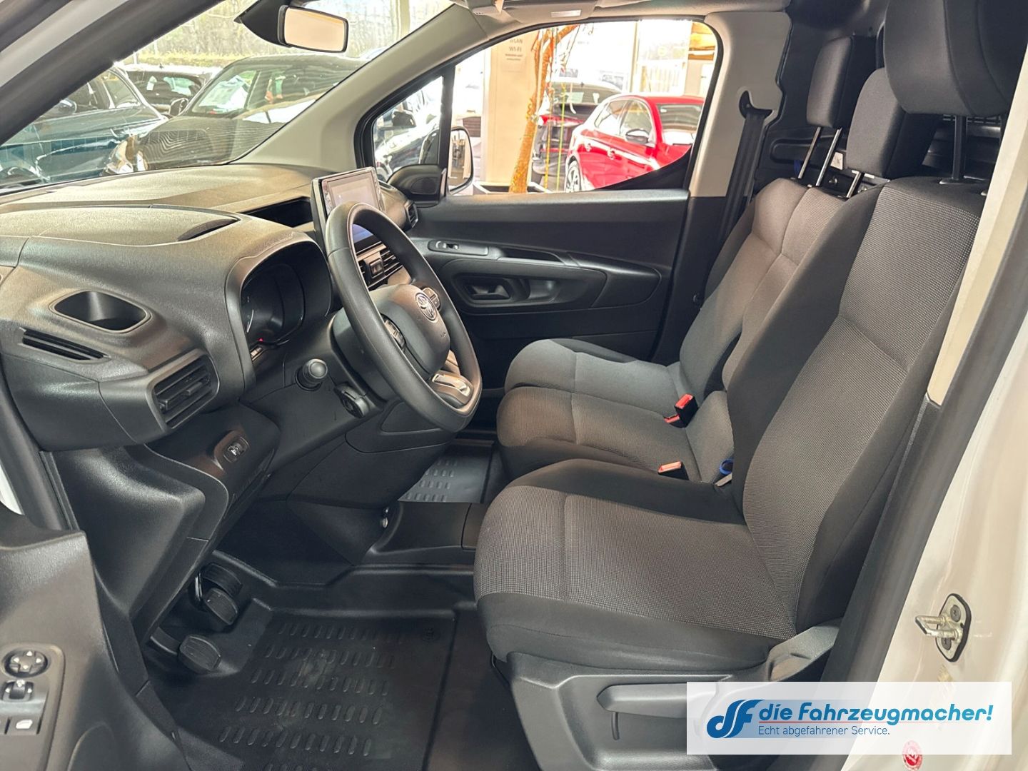 Fahrzeugabbildung Toyota Proace City L1 Meister Navi Apple CarPlay Androi