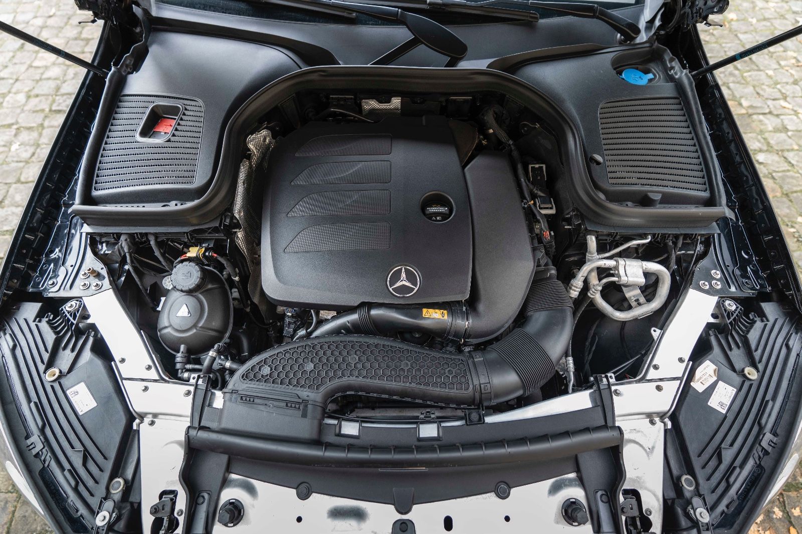 Fahrzeugabbildung Mercedes-Benz GLC 300 4Matic 360° LED TOTW PANO