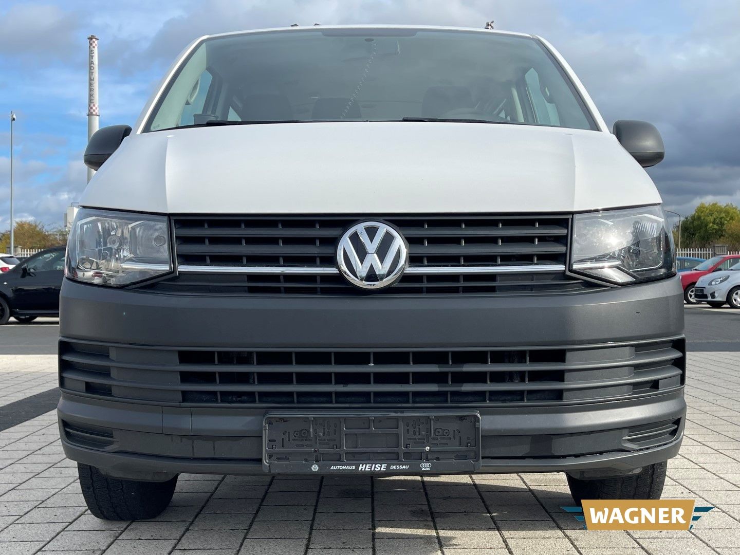 Fahrzeugabbildung Volkswagen T6 Kombi EcoProfi lang 9 Sitzer Klima