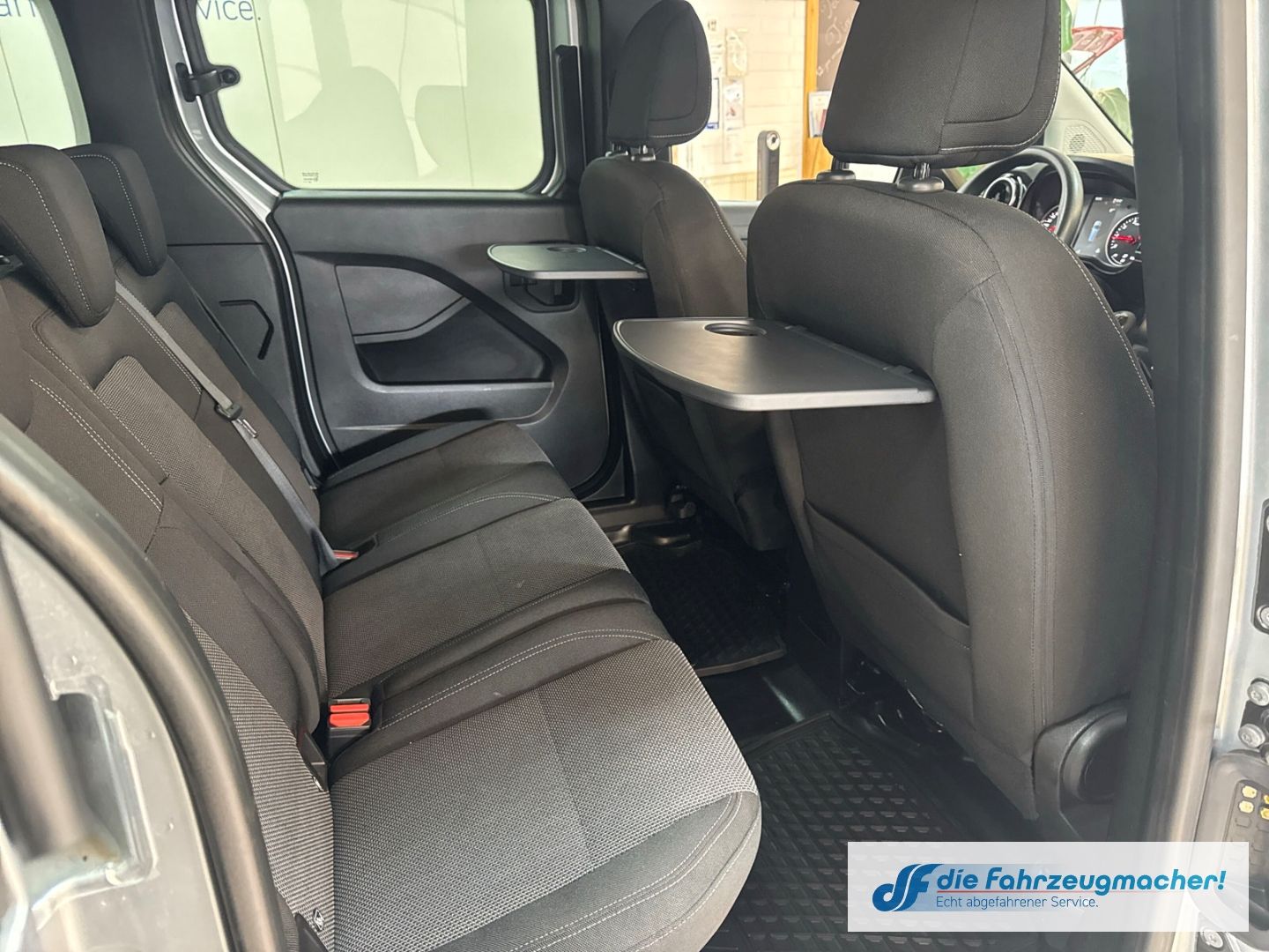 Fahrzeugabbildung Mercedes-Benz Citan Kombi 113 Tourer AHK DAB SHZ Totwi Spur.Ve