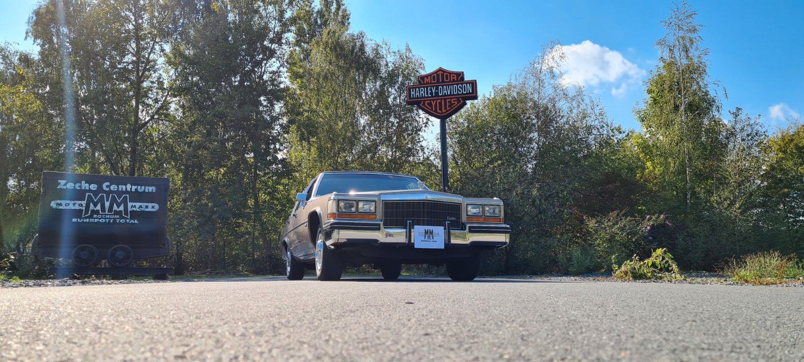 Fahrzeugabbildung Cadillac Fleetwood Brougham d' Elegance mit V8 Motor