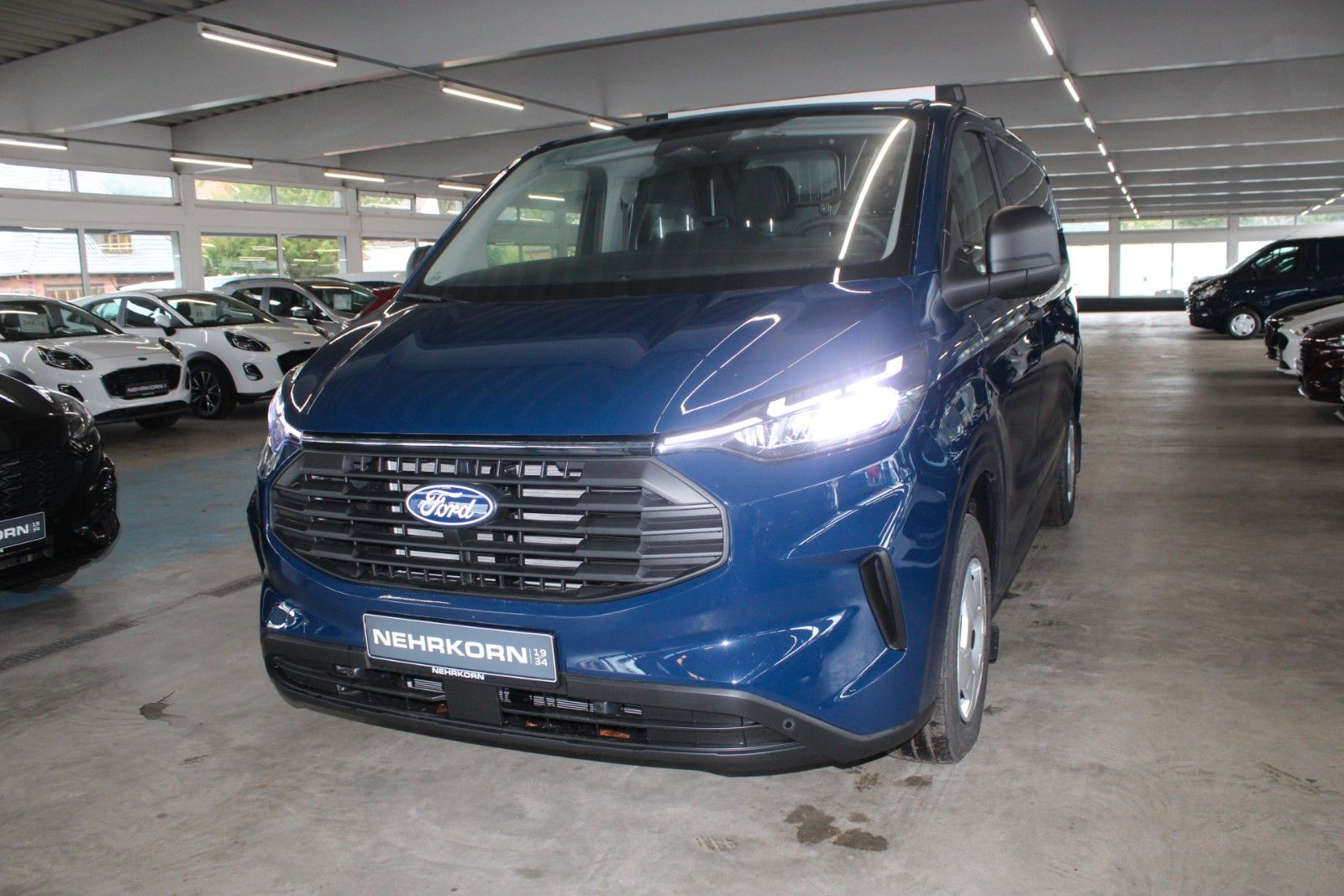 Fahrzeugabbildung Ford Transit Custom TREND L1 Kasten AHK + DACHTRÄGER