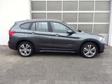 BMW X1 sDrive18i Sport Line Stepronic - mit Benzin-Antrieb: mit Android Auto, Geländewagen