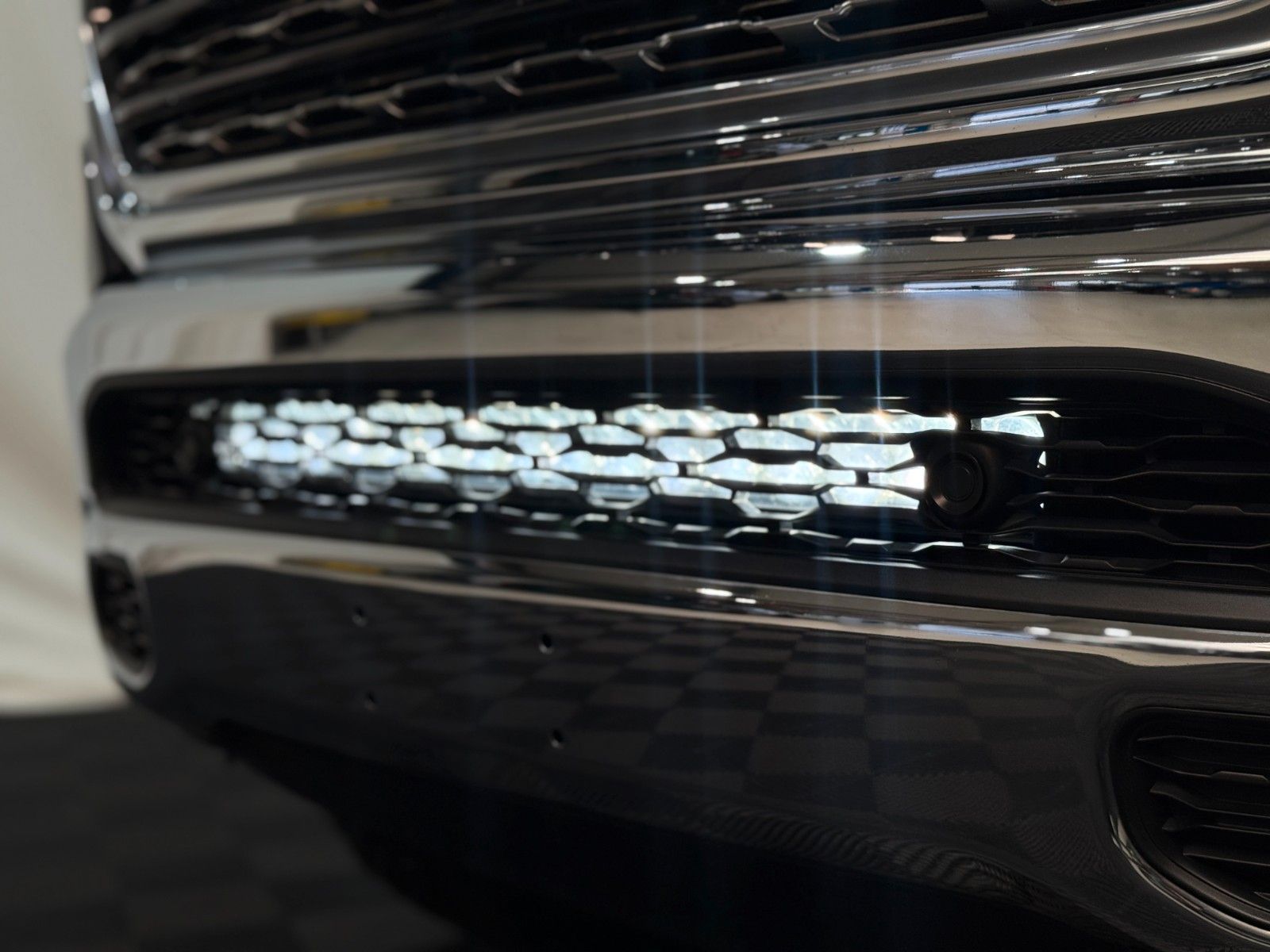 Fahrzeugabbildung Dodge Limited / CREW CAB / 4x4 / Harman Kardon / 360°