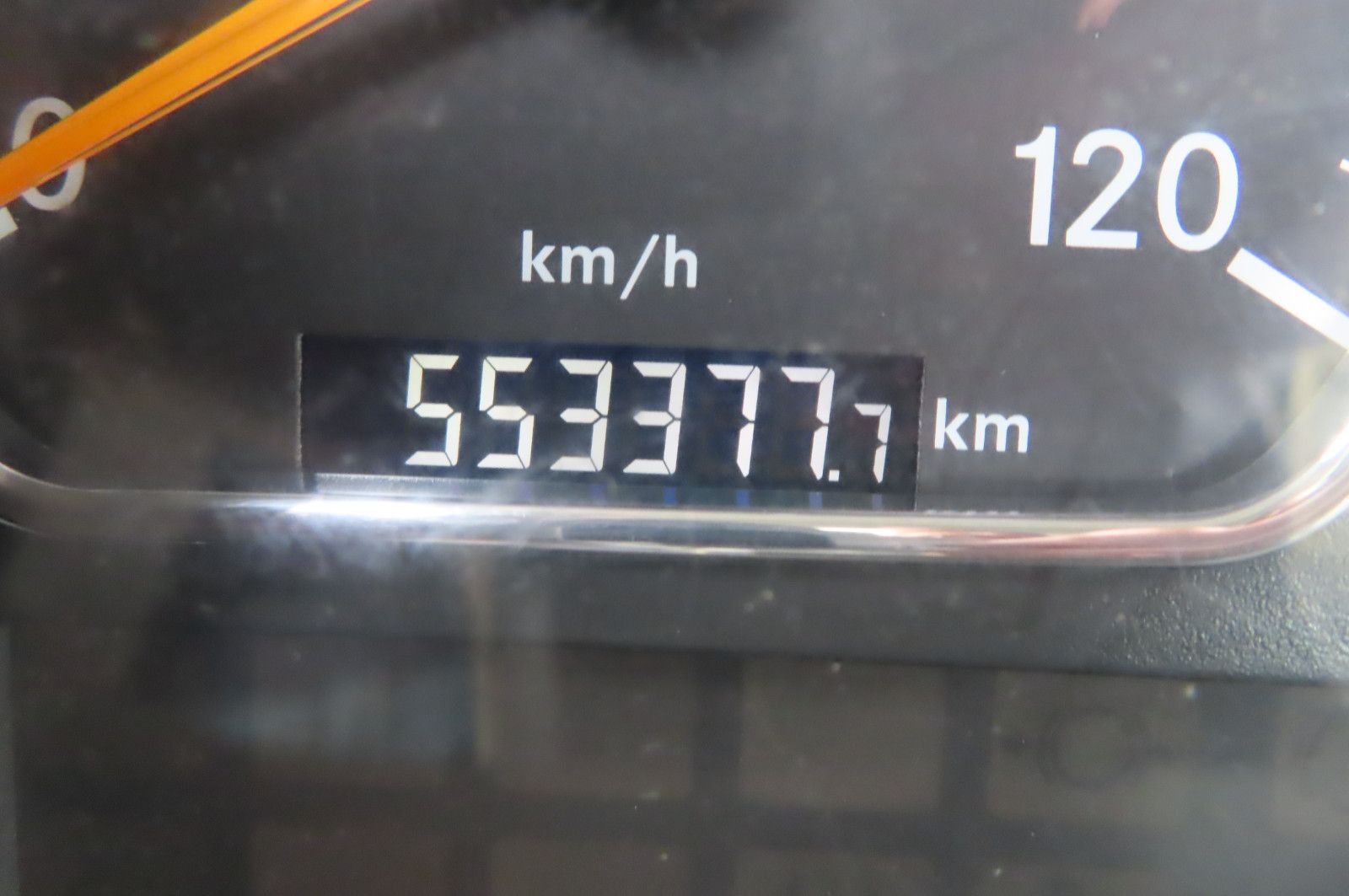 Fahrzeugabbildung Mercedes-Benz Axor  1833 L - Glastransporter Kran Palfinger