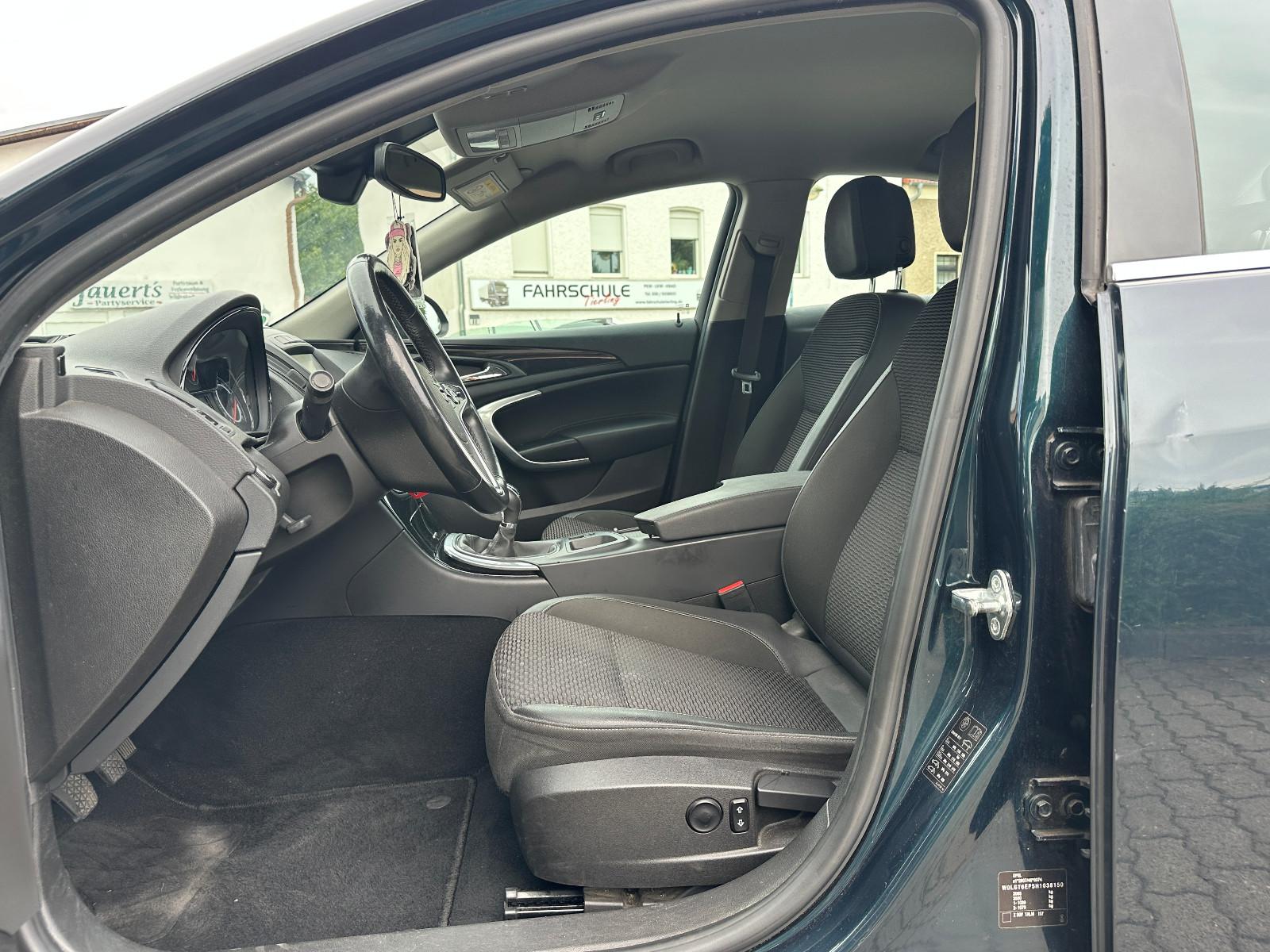 Opel Insignia XENON + KLIMAAUTO + BEH-LENKRAD + PDC