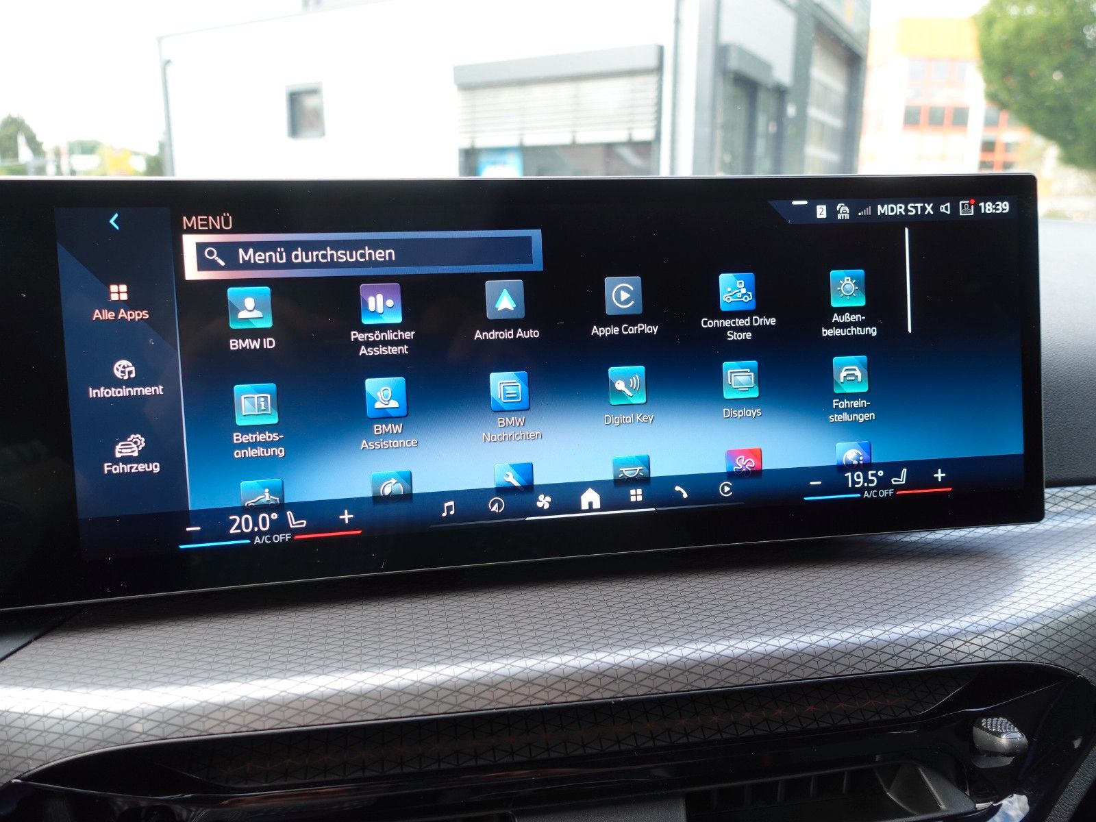 Fahrzeugabbildung BMW 318i Touring A M Sportpaket LMR19"/LED/Navi/Keyl
