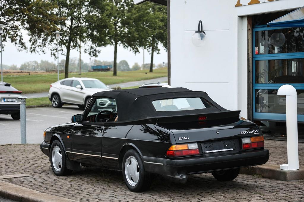 Saab 900