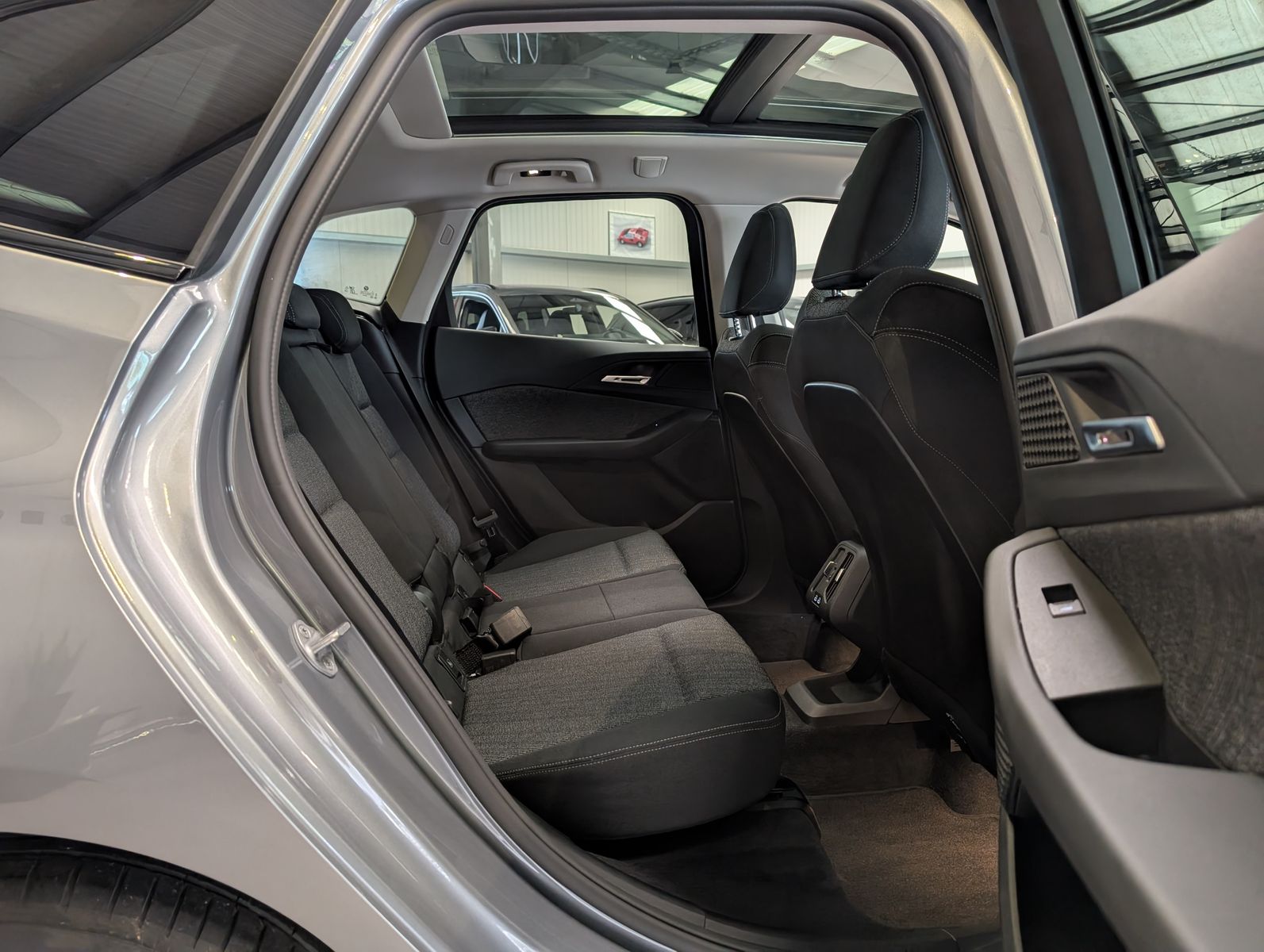 Fahrzeugabbildung BMW 218 Active Tourer d AHK Pano Cam Travel-Paket