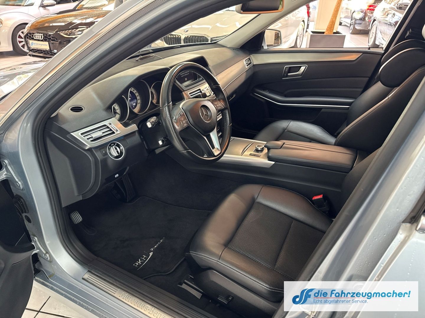 Fahrzeugabbildung Mercedes-Benz E 200 BlueTec Niveau AHK-klappbar LED Blendfreie