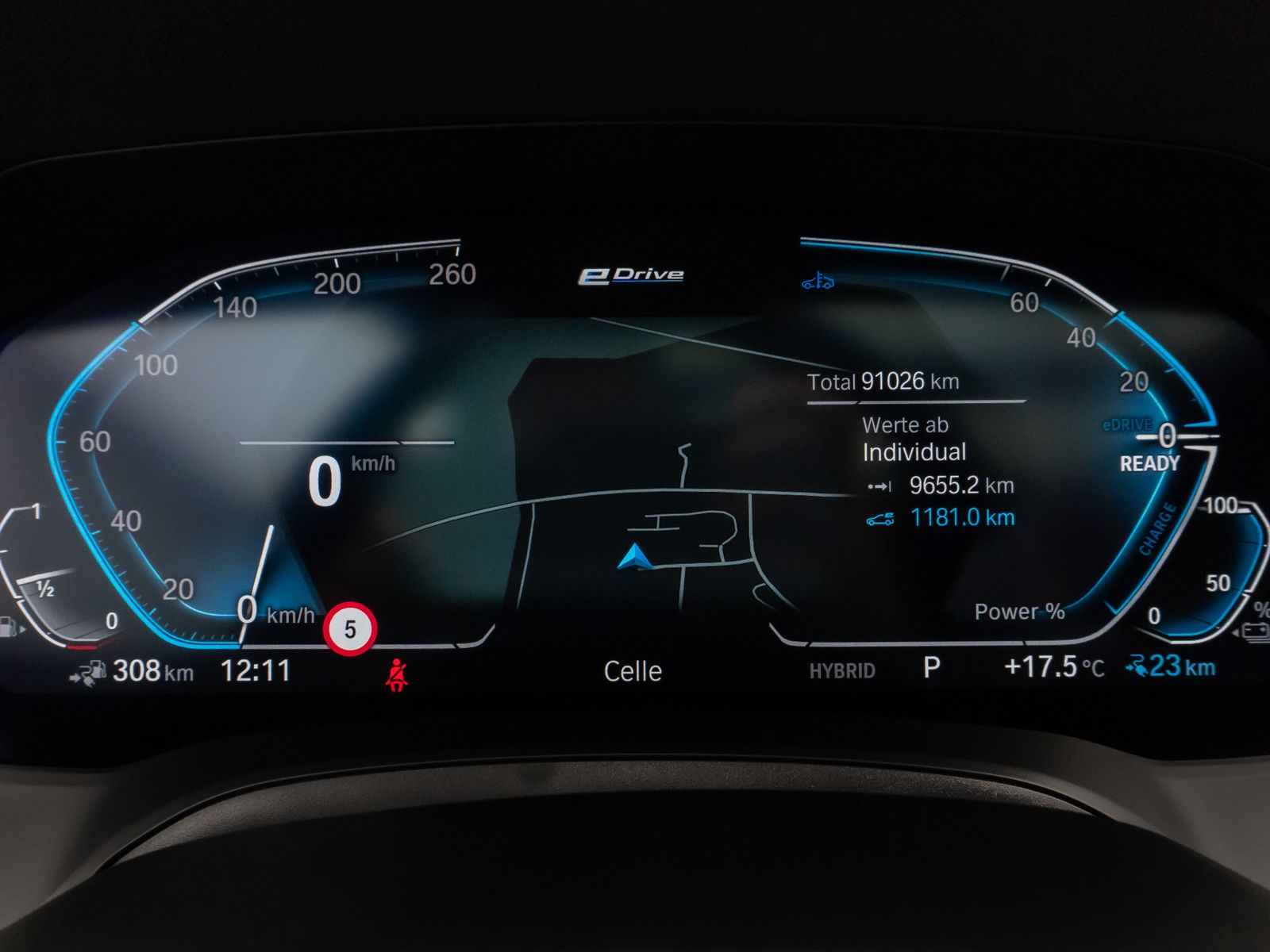Fahrzeugabbildung BMW 330e xD Luxury Line Panorama Kamera HUD DAB AHK