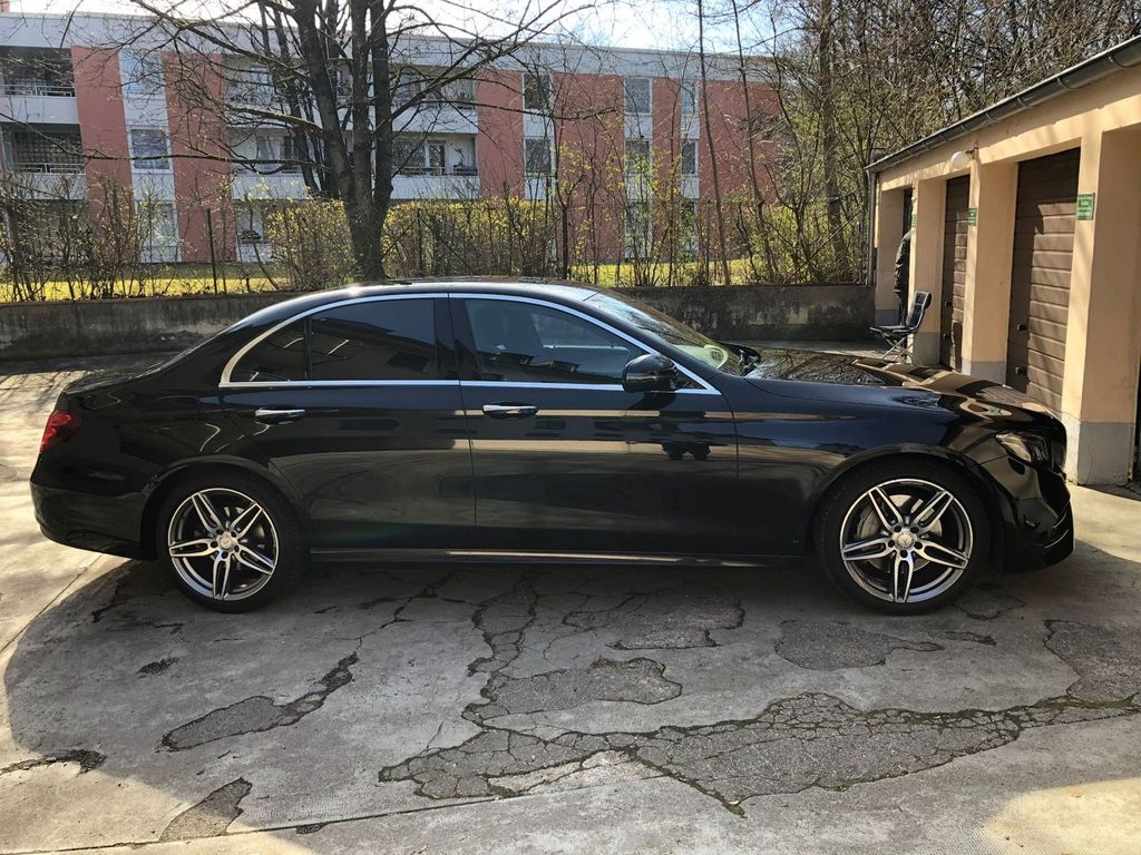 Image of Mercedes-Benz E 200