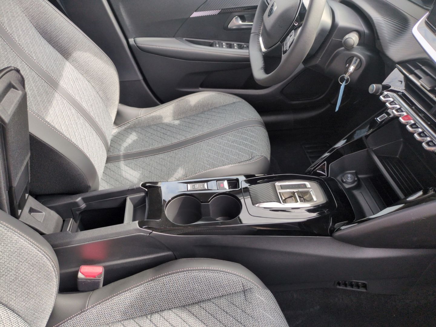 Peugeot 208 - Bild 22