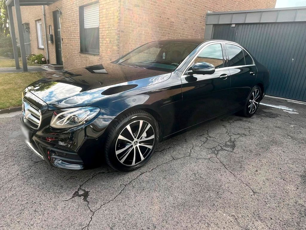 Image of Mercedes-Benz E 220