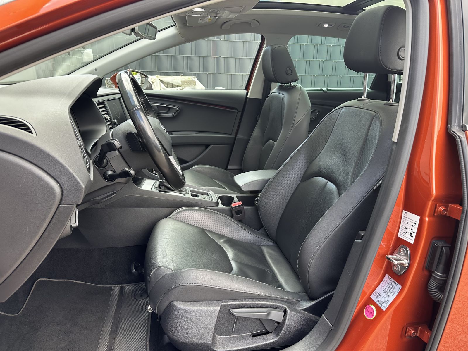 Fahrzeugabbildung SEAT Leon ST 2.0 TSI Xcellence NAV+LED+PANO+KAM+AHK+V