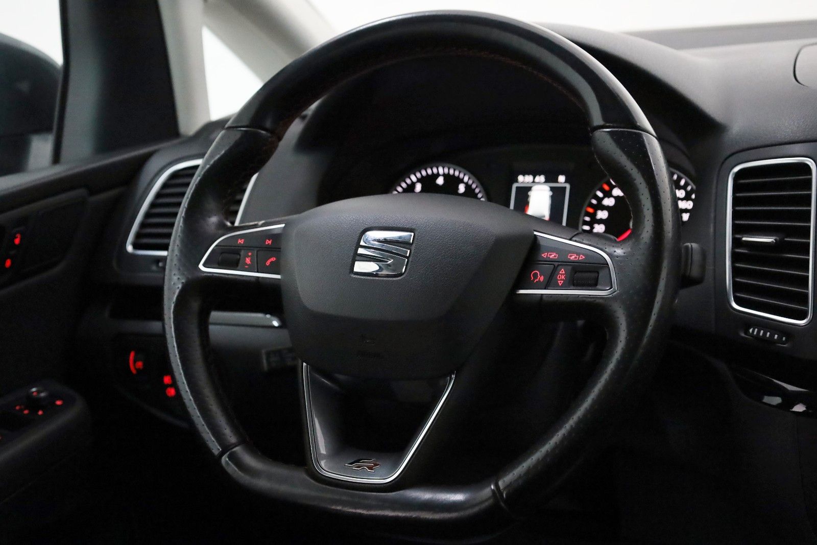 Fahrzeugabbildung SEAT Alhambra FR-Line 7 Si,T.Leder,Navi,Xenon,Kamera