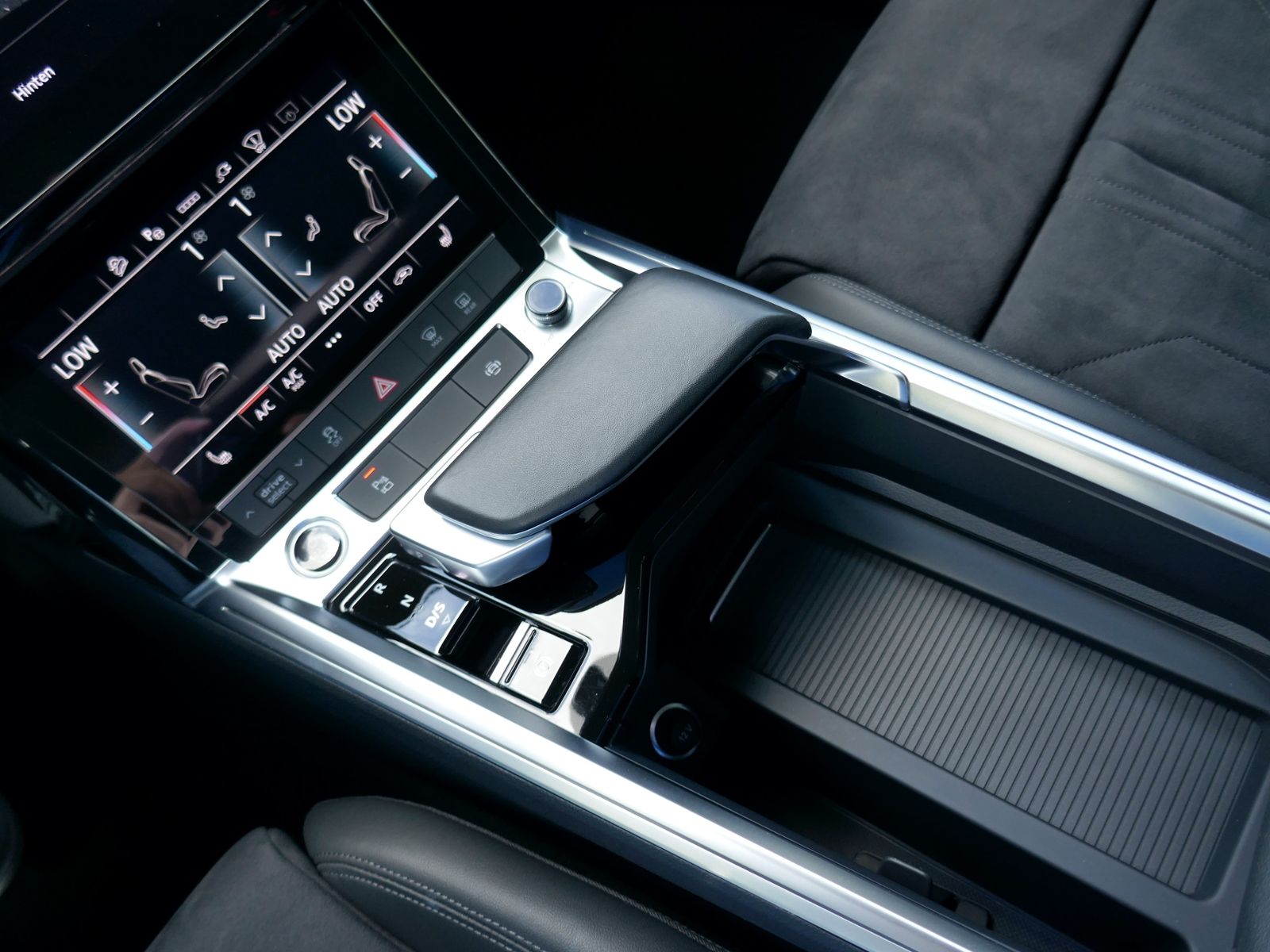 Fahrzeugabbildung Audi e-tron advanced 55 quattro 300kW | LED RFK CCS