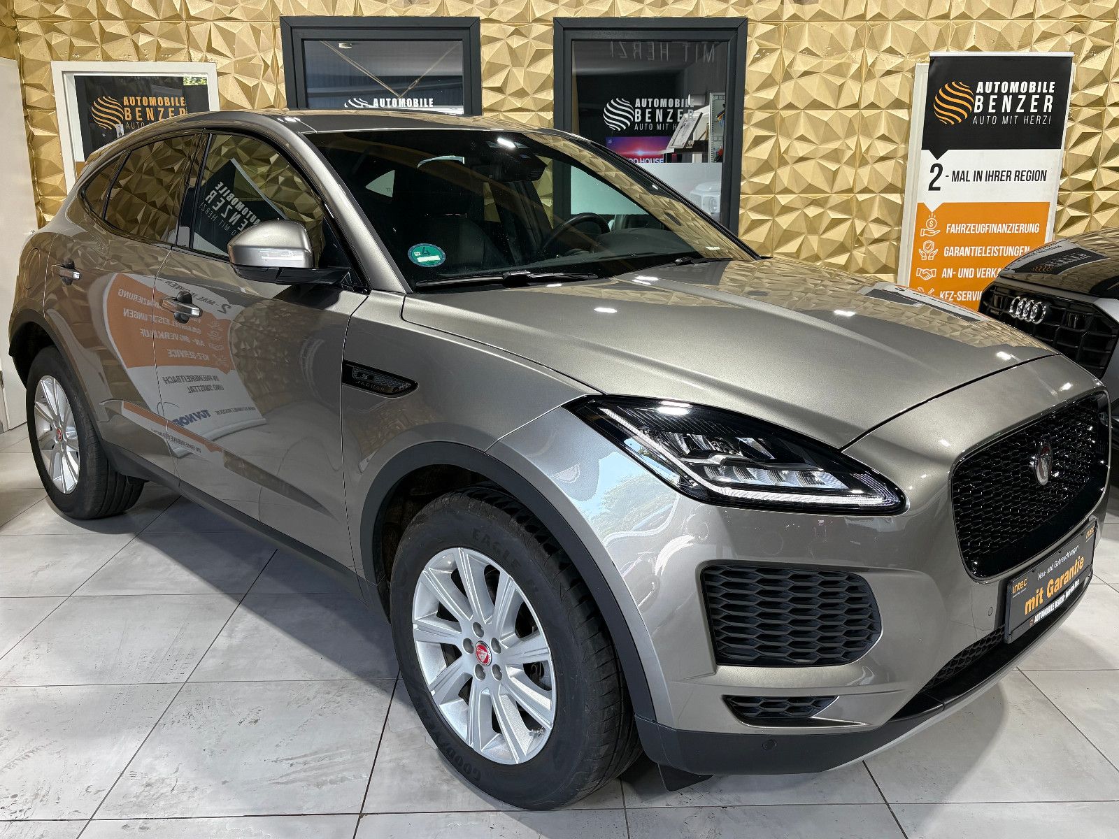 Fahrzeugabbildung Jaguar E-PACE S/NAVI/KAMERA/APPLE/ACC/SHZ/KLIMA/TOTWINK