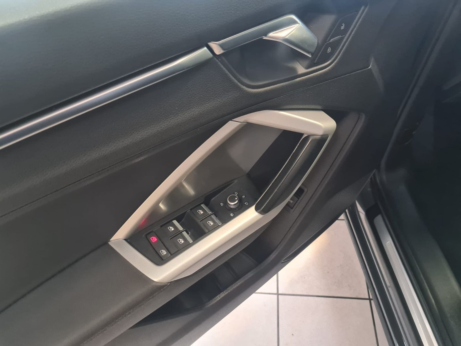 Fahrzeugabbildung Audi Q3 35 TFSI advanced / LED / AHK / KAMERA