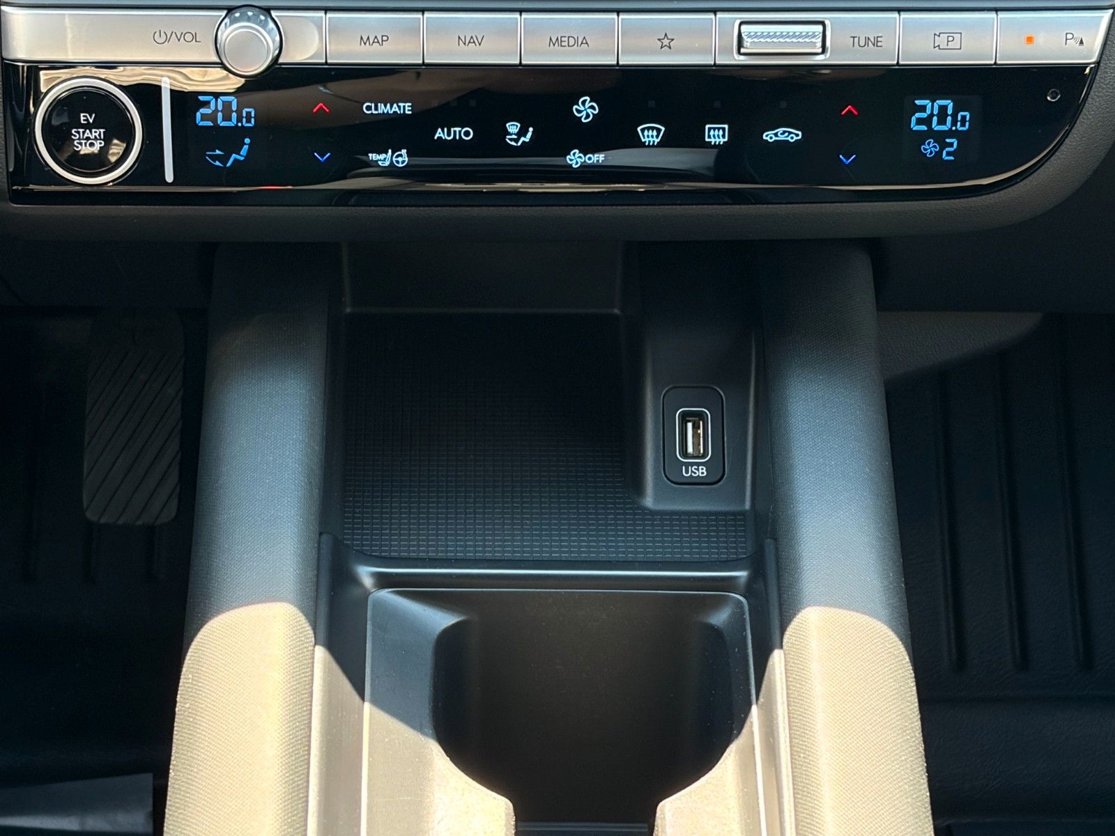 Fahrzeugabbildung Hyundai IONIQ 6 Elektro 53 kWh ACC CAM KZG LHZ CarPlay