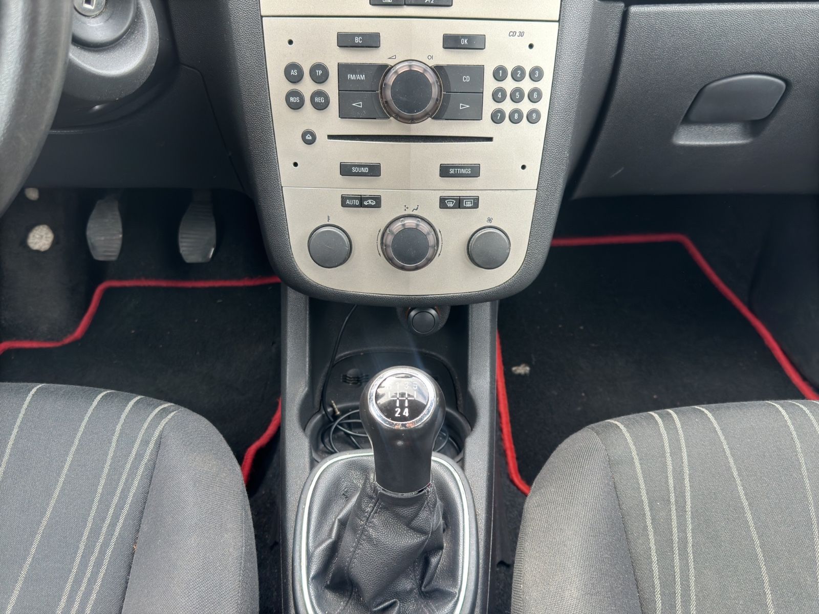 Fahrzeugabbildung Opel Corsa D Edition/Servo/TÜV:10.2026/Fahrradträger/