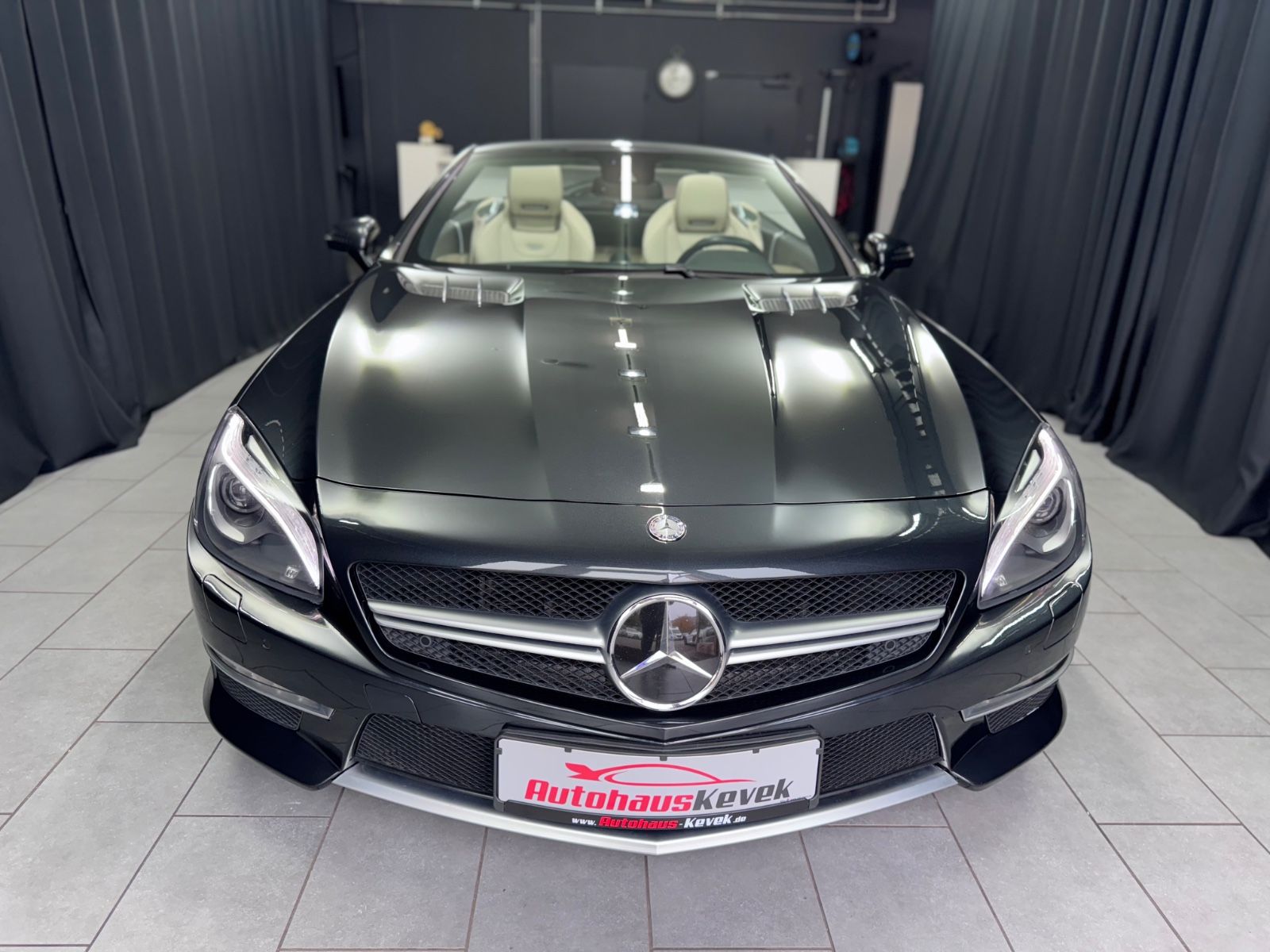 Fahrzeugabbildung Mercedes-Benz SL 63 AMG|PERFORMANCE PACKAGE|MASSAGE|H/K|VOLL