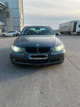 BMW 320i - Automatik, Navi, Xenon, Keyless-Go 