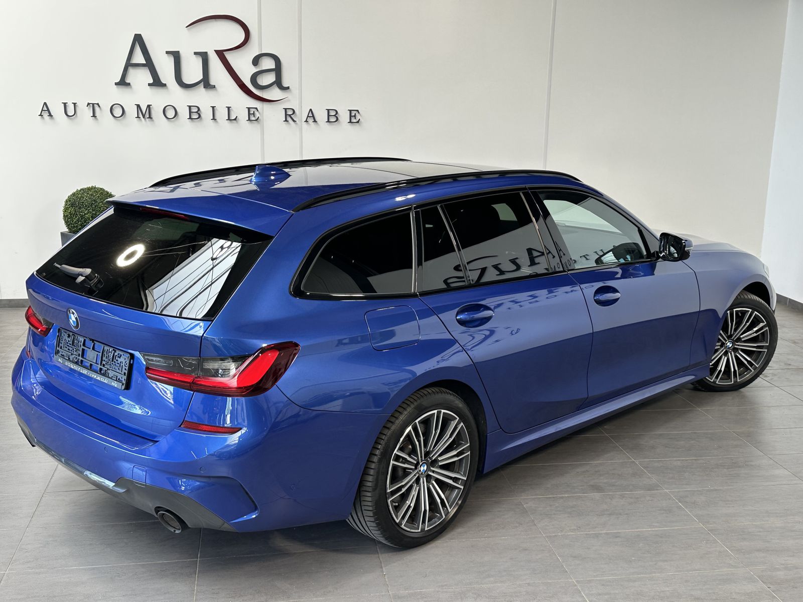 Fahrzeugabbildung BMW 330d Touring xDrive M-Sport NAV+LED+PANO+KAM+1HD