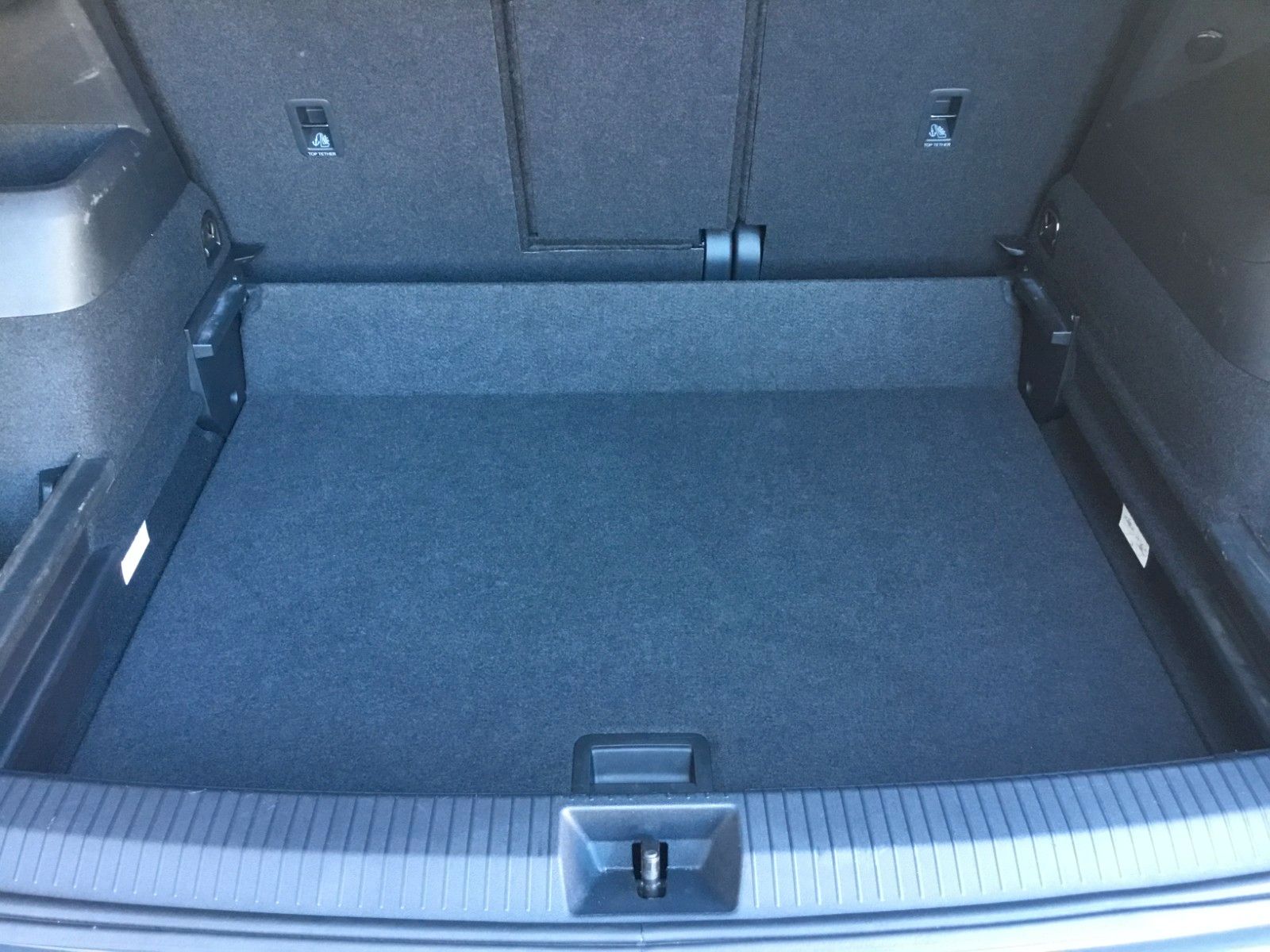 Fahrzeugabbildung Volkswagen Tiguan 2.0 TSI DSG 4M R-Line+Pano+AHK+IQLight+20