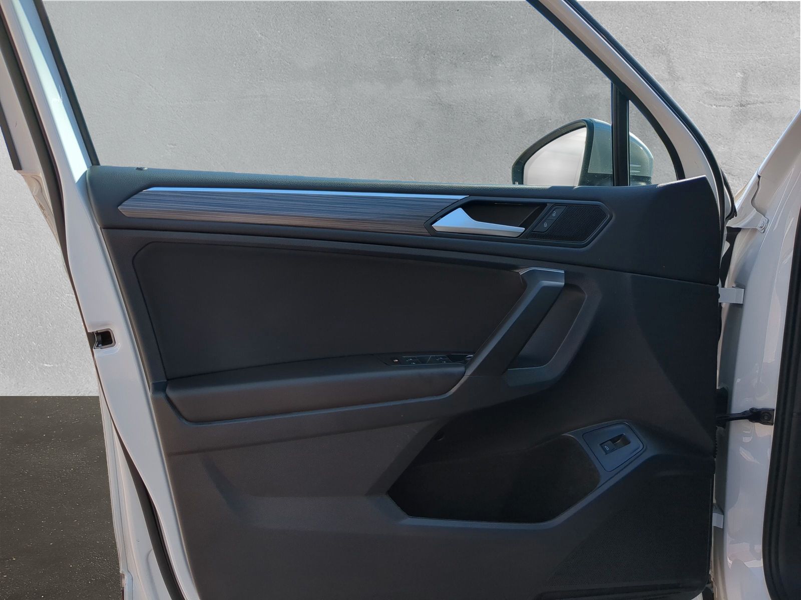Fahrzeugabbildung Volkswagen Tiguan Allspace 1.5 TSI Life Kamera HuD SHZ AppC