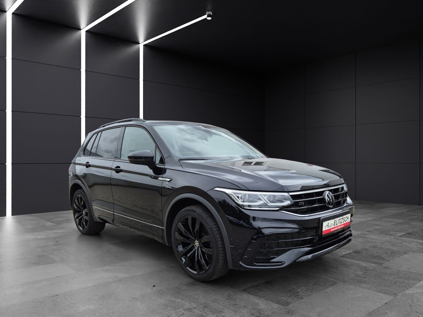 Fahrzeugabbildung Volkswagen Tiguan TDI R-Line DSG 4M Matrix STHZ AHK ACC Nav