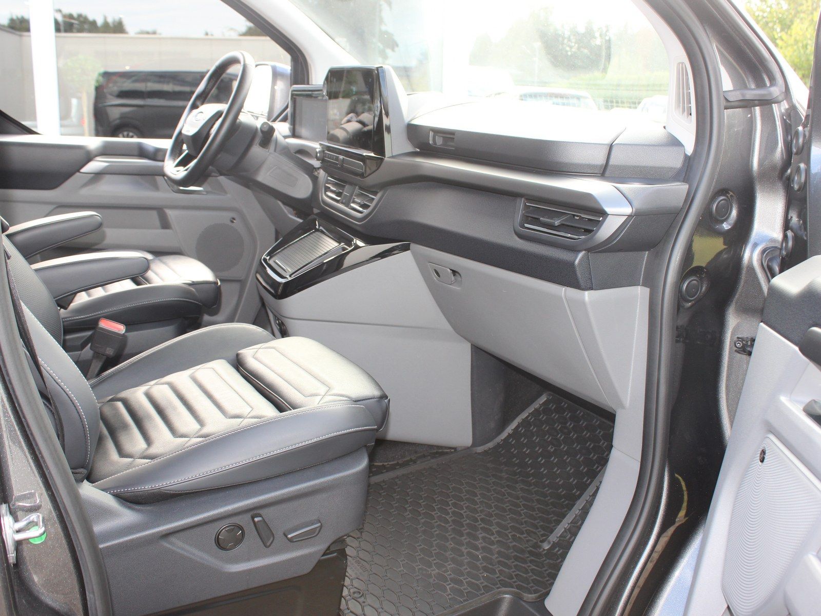Fahrzeugabbildung Ford Tourneo Custom 320 L1 Tourneo Titanium X AWD