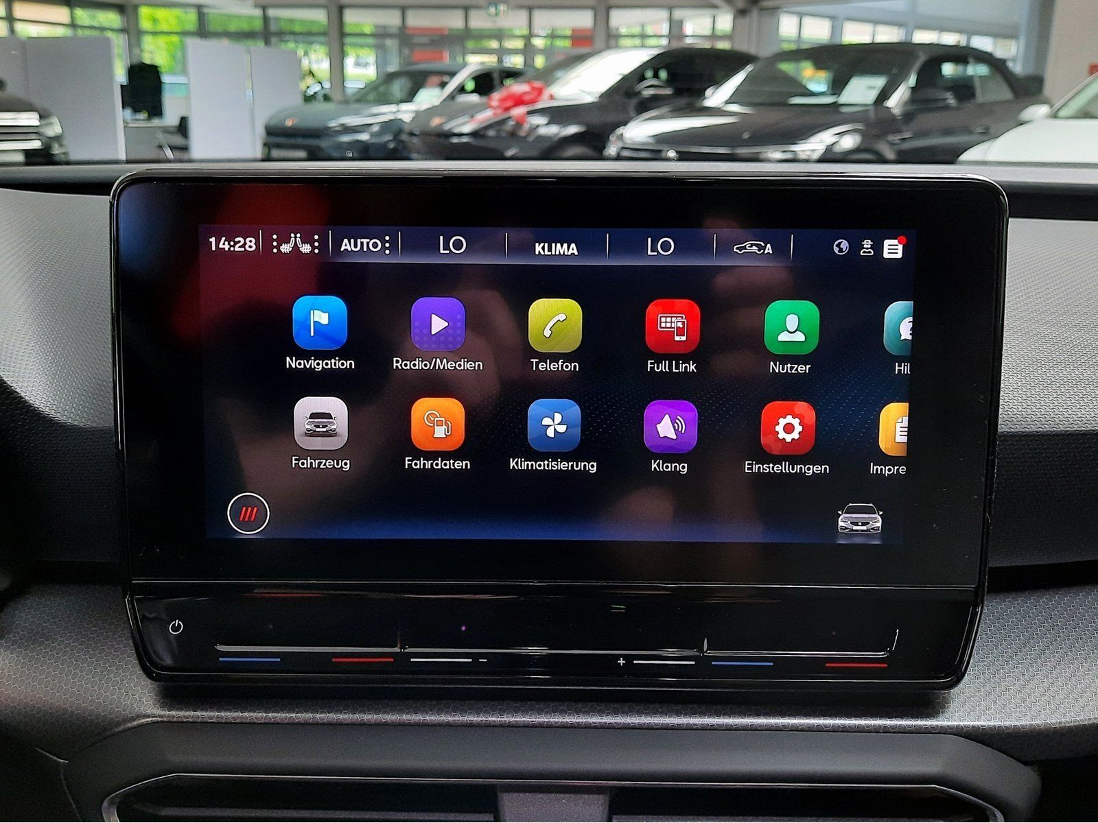 Fahrzeugabbildung SEAT Leon ST Style TDI DSG *Navi*Cam*App*ACC*LED*