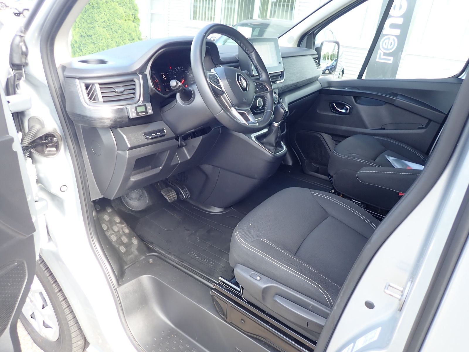 Fahrzeugabbildung Renault Trafic Combi L1H1 3,0t (8 Sitze) Life dCi 170