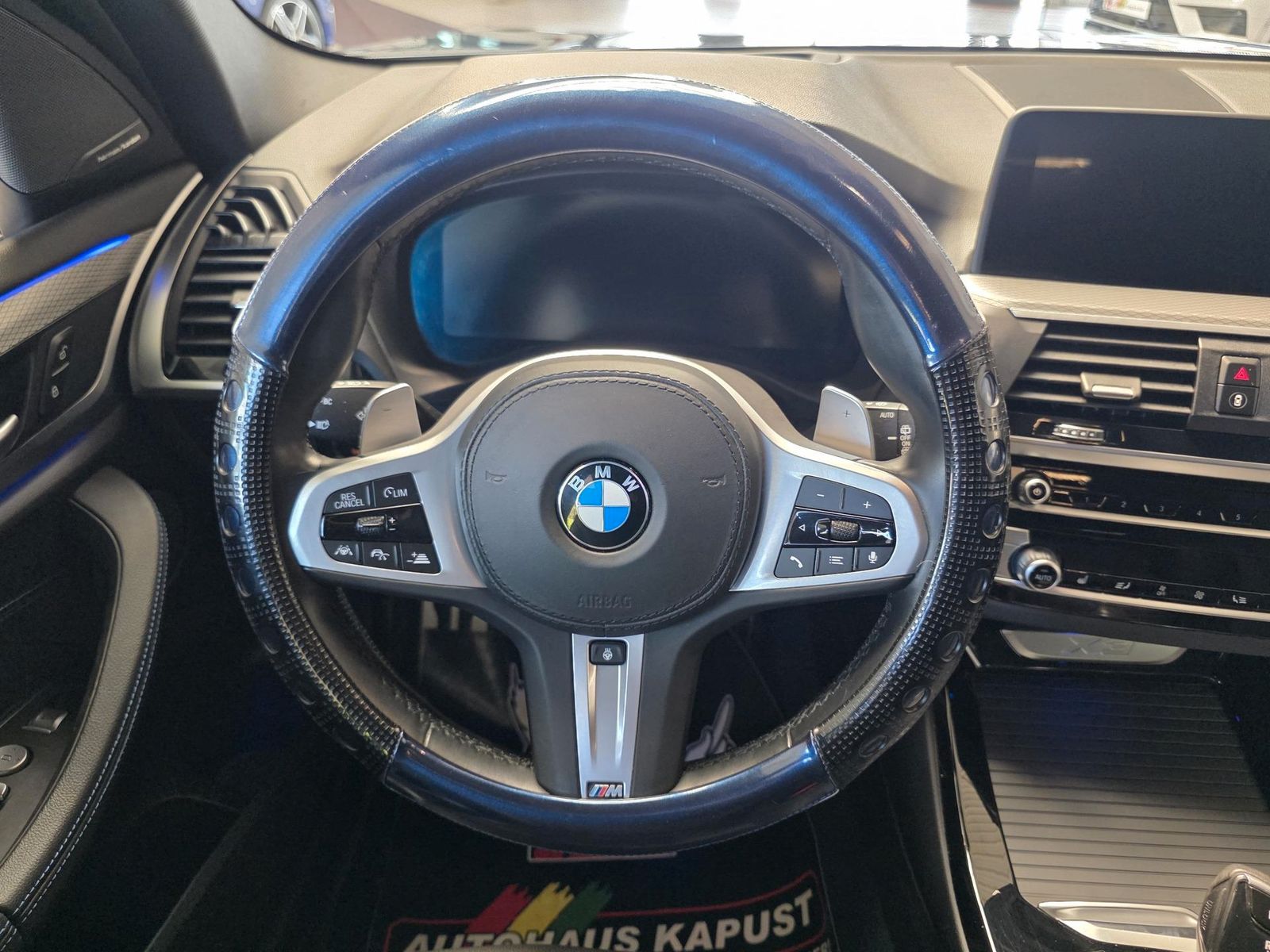 Fahrzeugabbildung BMW X3 xDrive 30i M Sport Shadow/HuD/Harman/StHz/Ahk