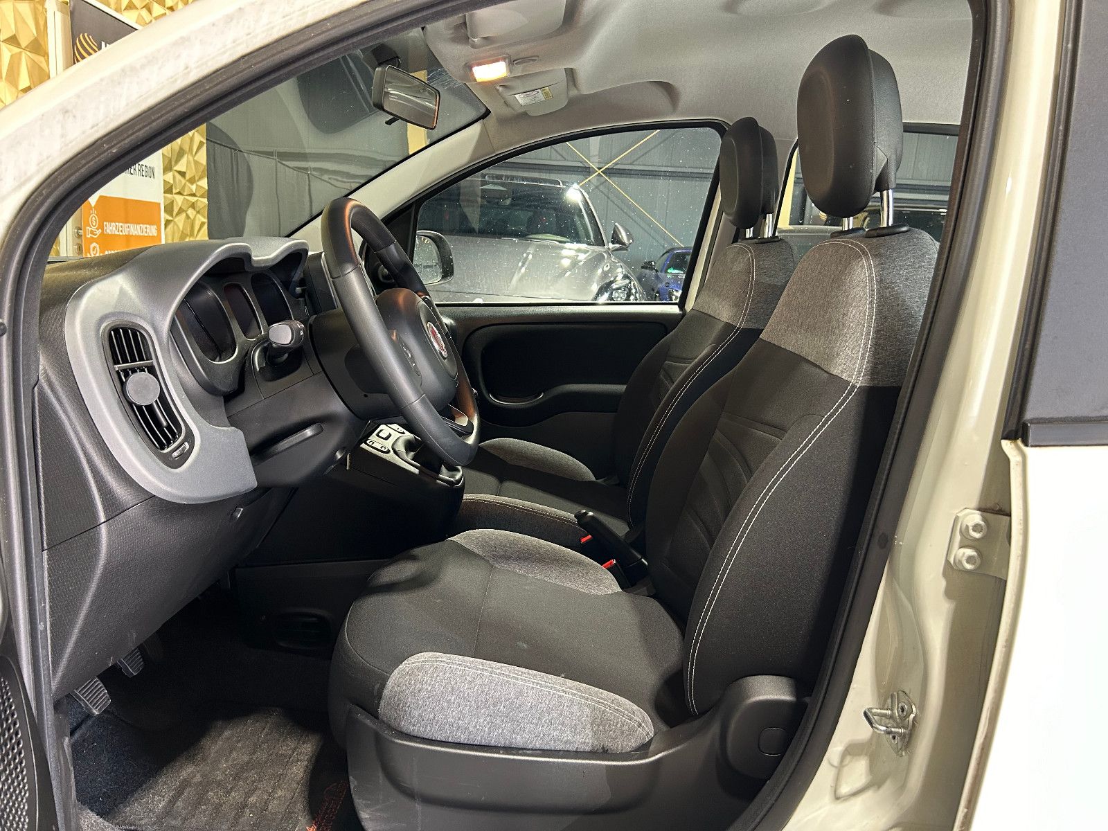 Fahrzeugabbildung Fiat Panda Base/KLIMA/4-TÜRER/DAB/ALLWETTER