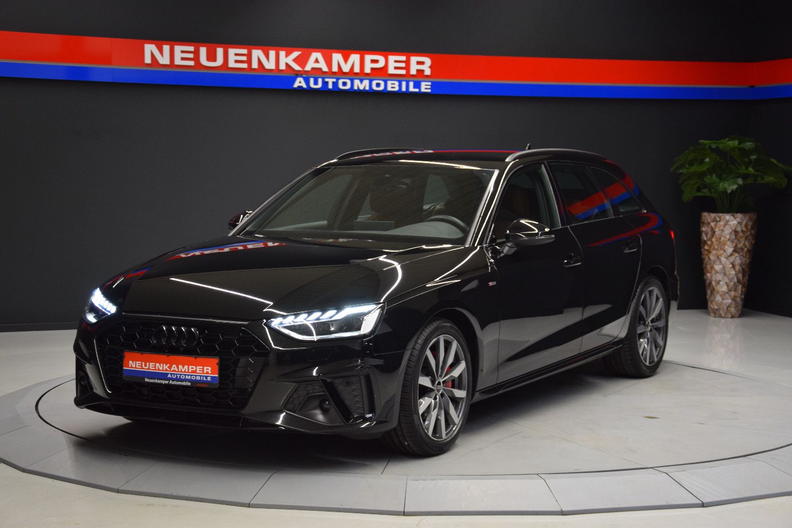 Fahrzeugabbildung Audi A4 Avant 40 TDI S line MATRIX 3-Zonen ACC