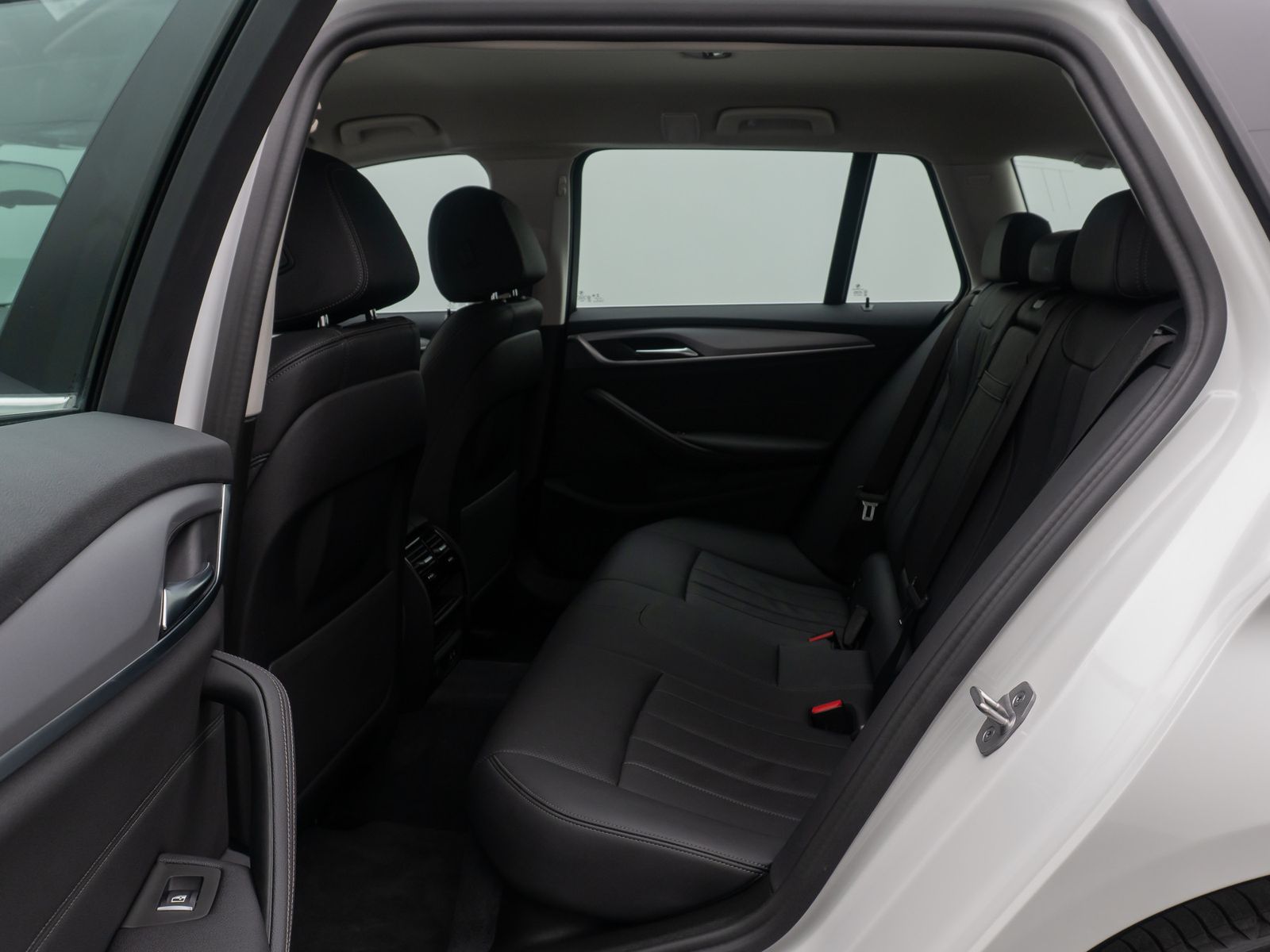 Fahrzeugabbildung BMW 520i DAB Alarm FernlichtAssis PDC GeschwindigReg