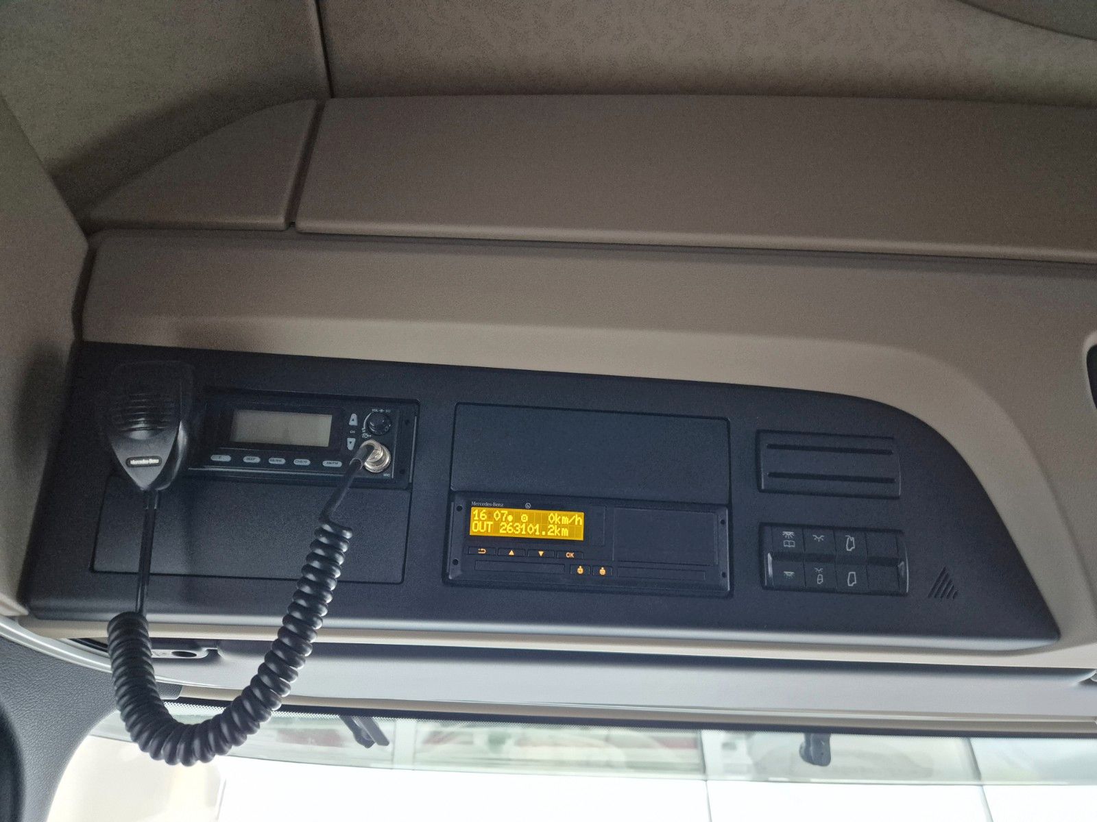 Fahrzeugabbildung Mercedes-Benz Arocs 2548 L 6x2/4 HAD Palfinger T20A AHK