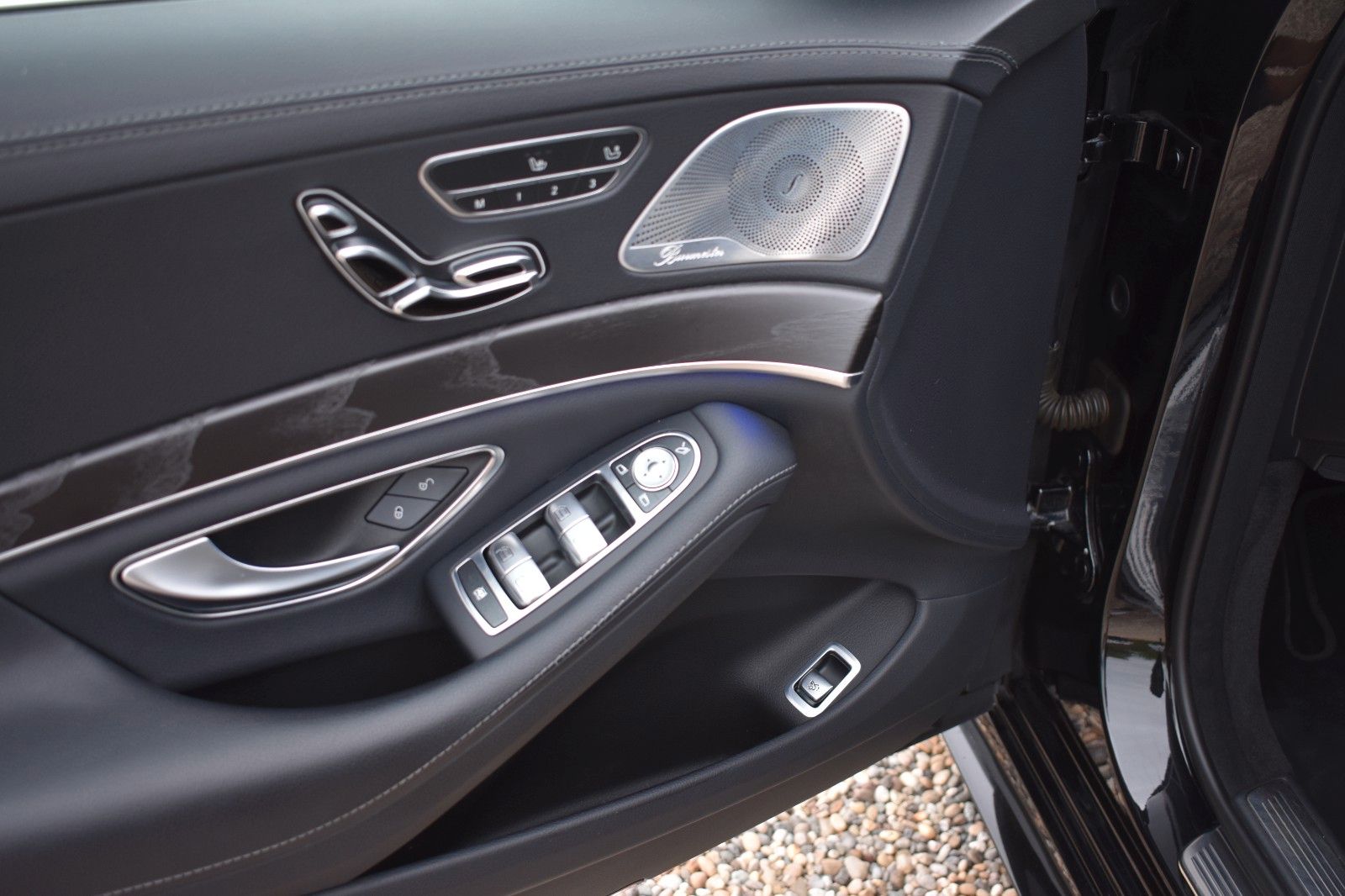 Fahrzeugabbildung Mercedes-Benz S 350 d 4Matic AMG Line Burmester Multib LED HUD