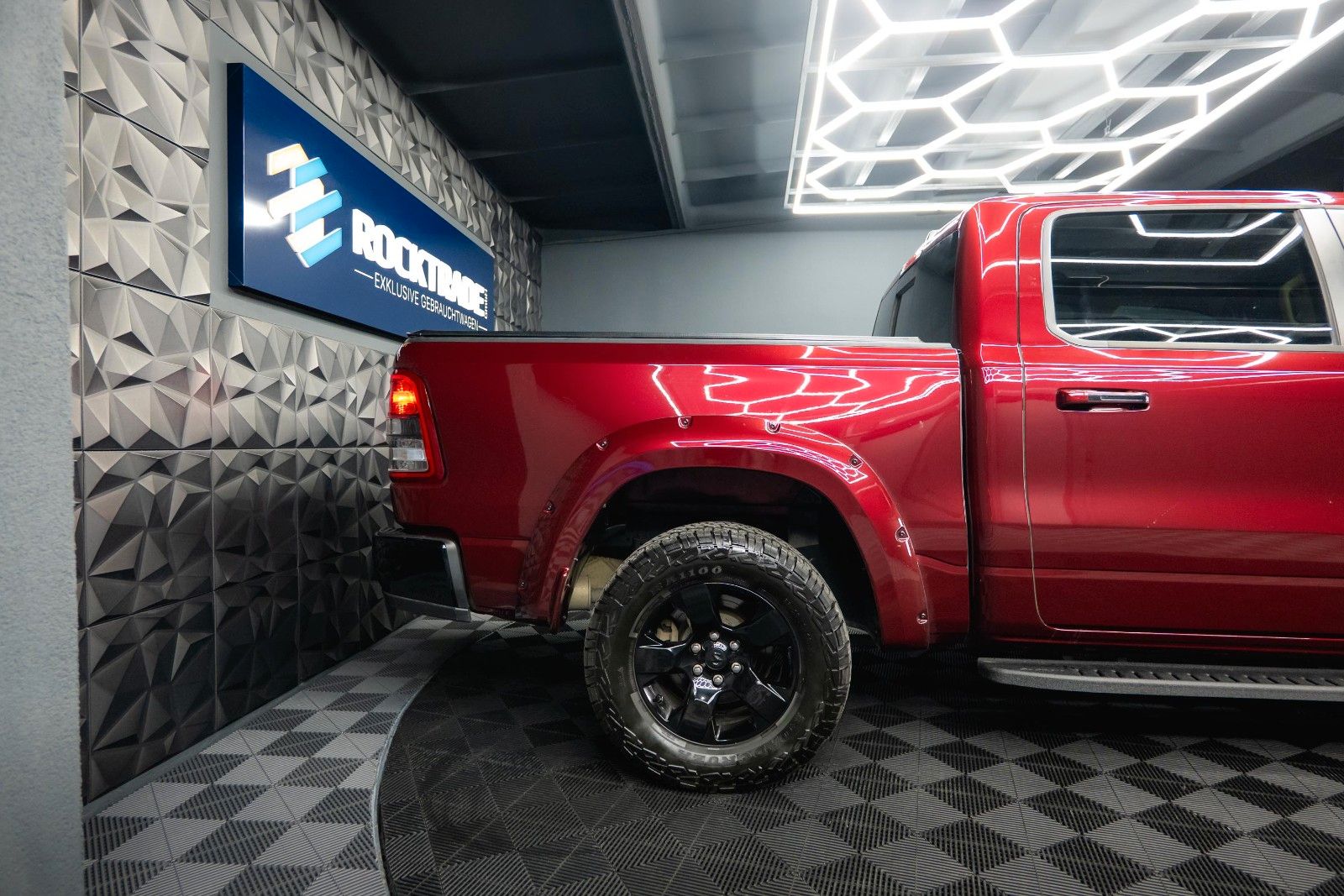Fahrzeugabbildung Dodge RAM 5.7 V8 HEMI 4x4 OFFROAD Night Limited 19%