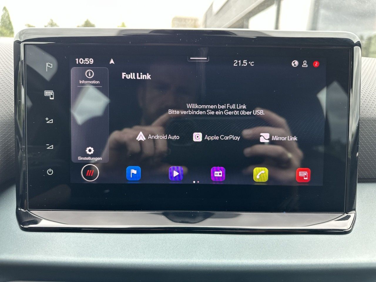 Fahrzeugabbildung SEAT Arona Xperience 1.0TSI 110 PS DSG-Navi*Cam* - mit KI generiert/bearbeitet