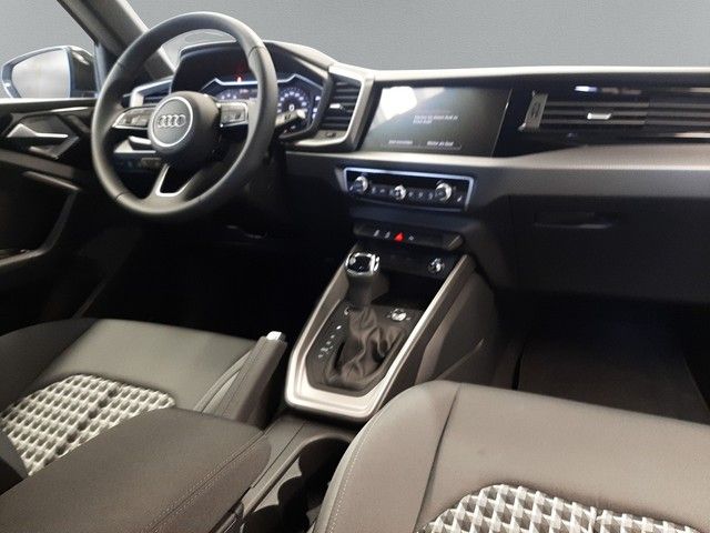 Fahrzeugabbildung Audi A1 allstreet 30TFSI S-tronic LED Kamera 17"