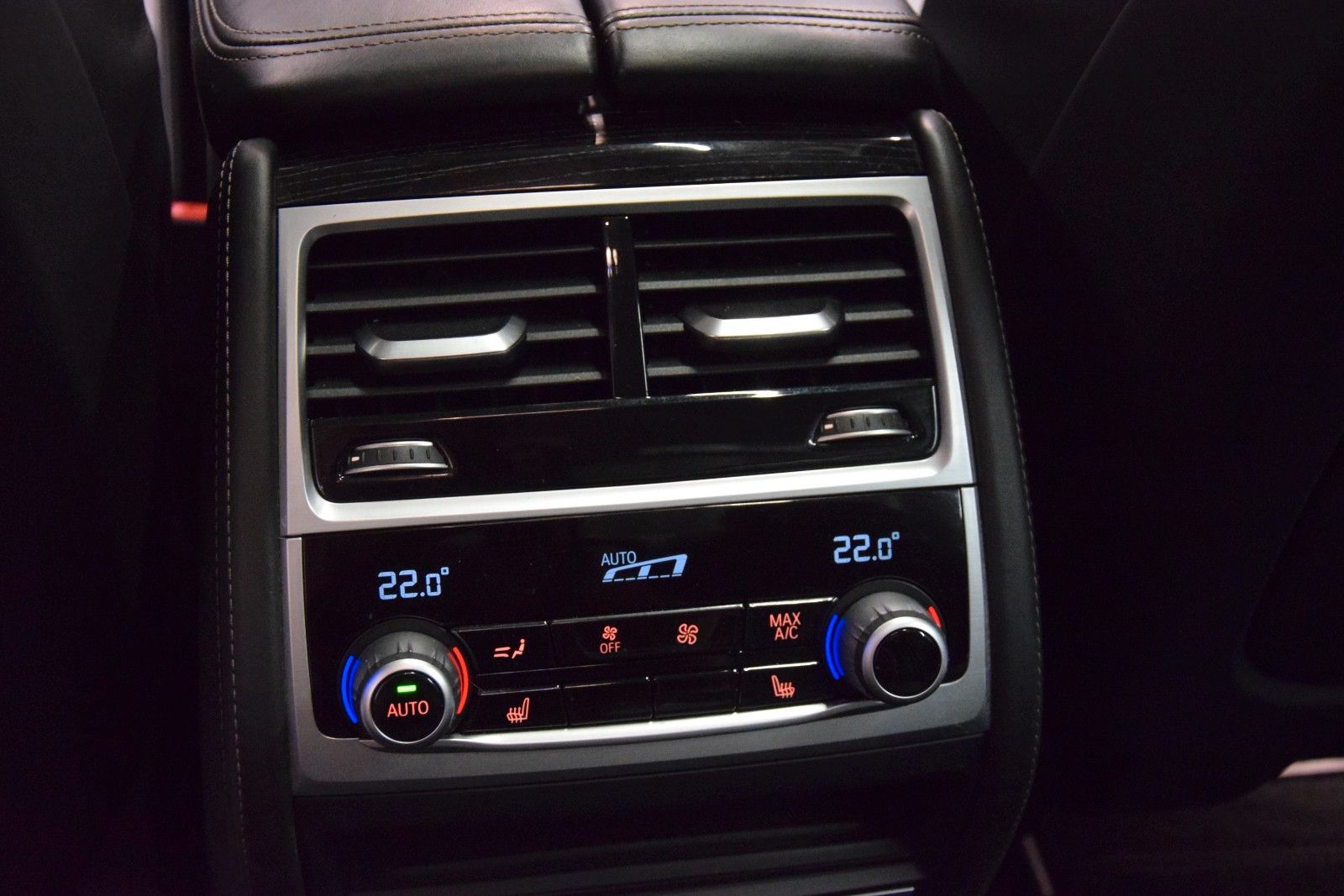 Fahrzeugabbildung BMW 750 d xDrive HuD Leder ACC Massage H&k Laser Kam